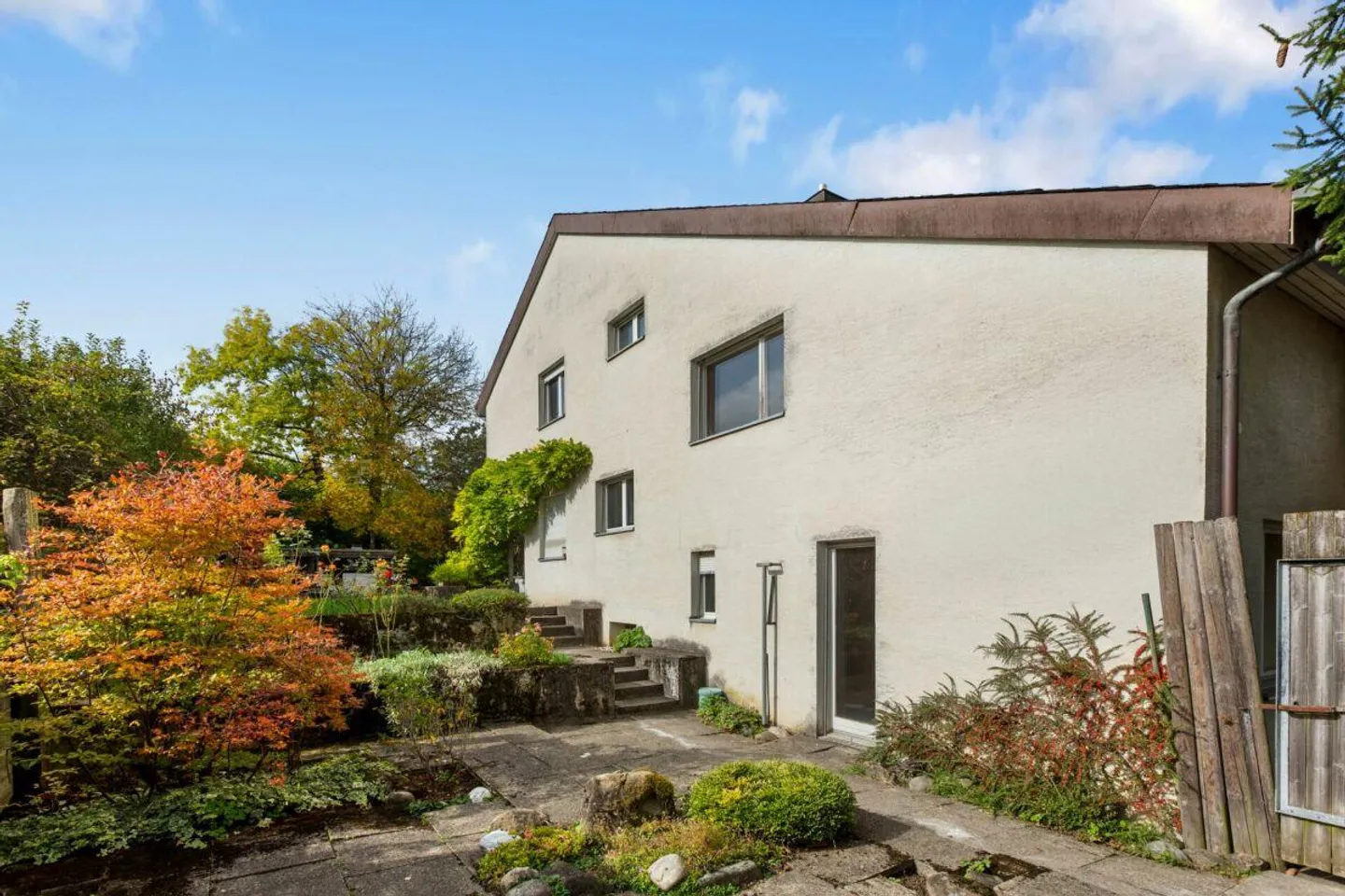 Maison de rangée de 6,5 pièces avec grand jardin ensoleillé au bord du ruisseau - Photo 2 sur 10