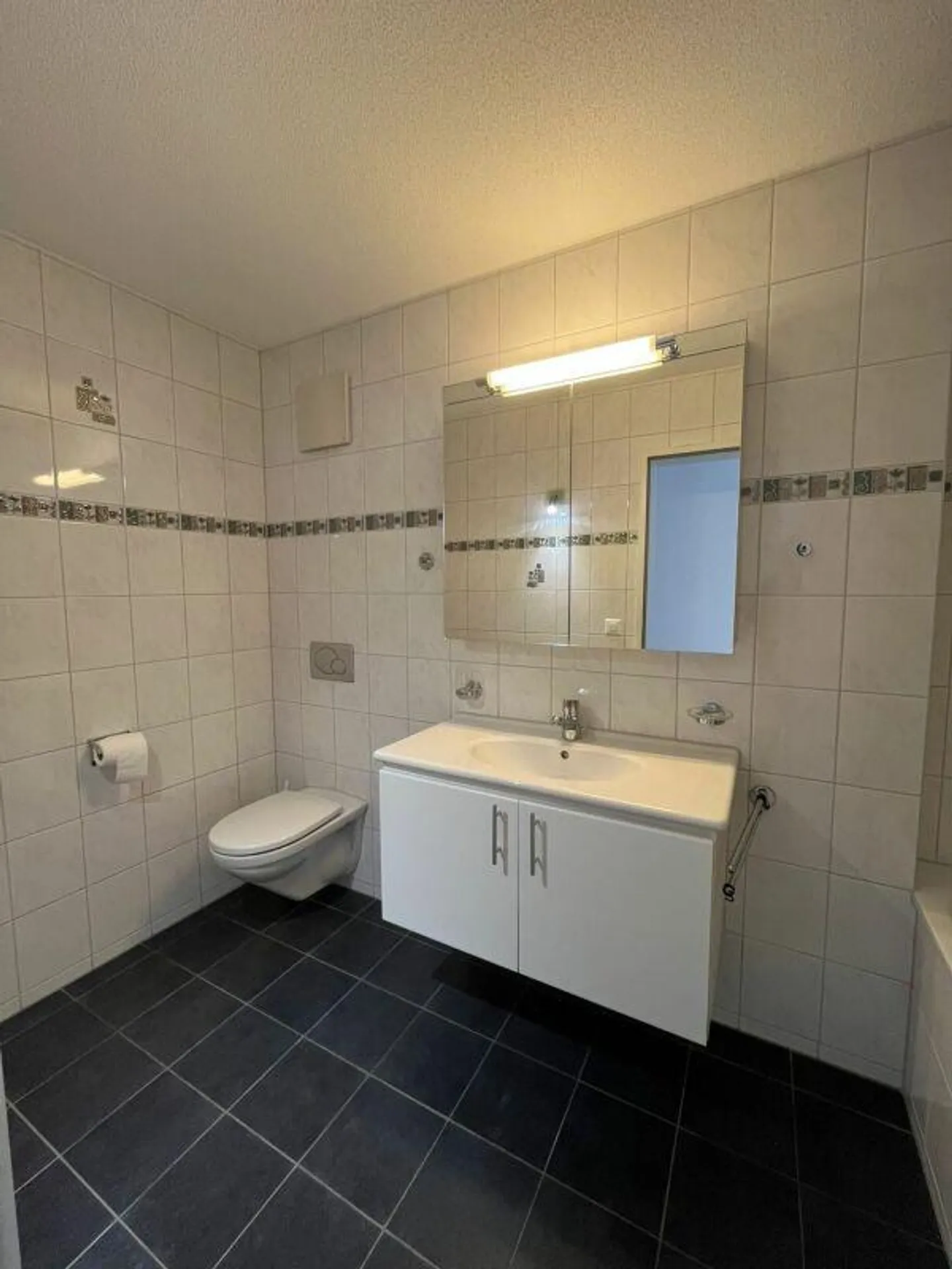 Quiet & Bright 4½-Room Apartment Near the Forest - Photo 12 of 13