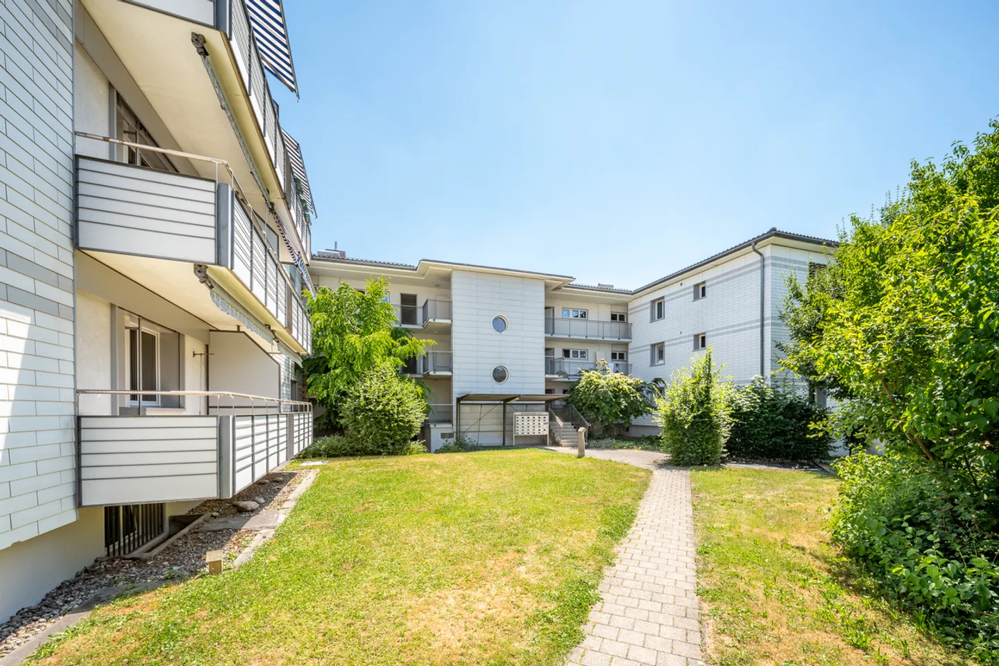 Renovierte Wohnung in Adliswil - Foto 1 von 13