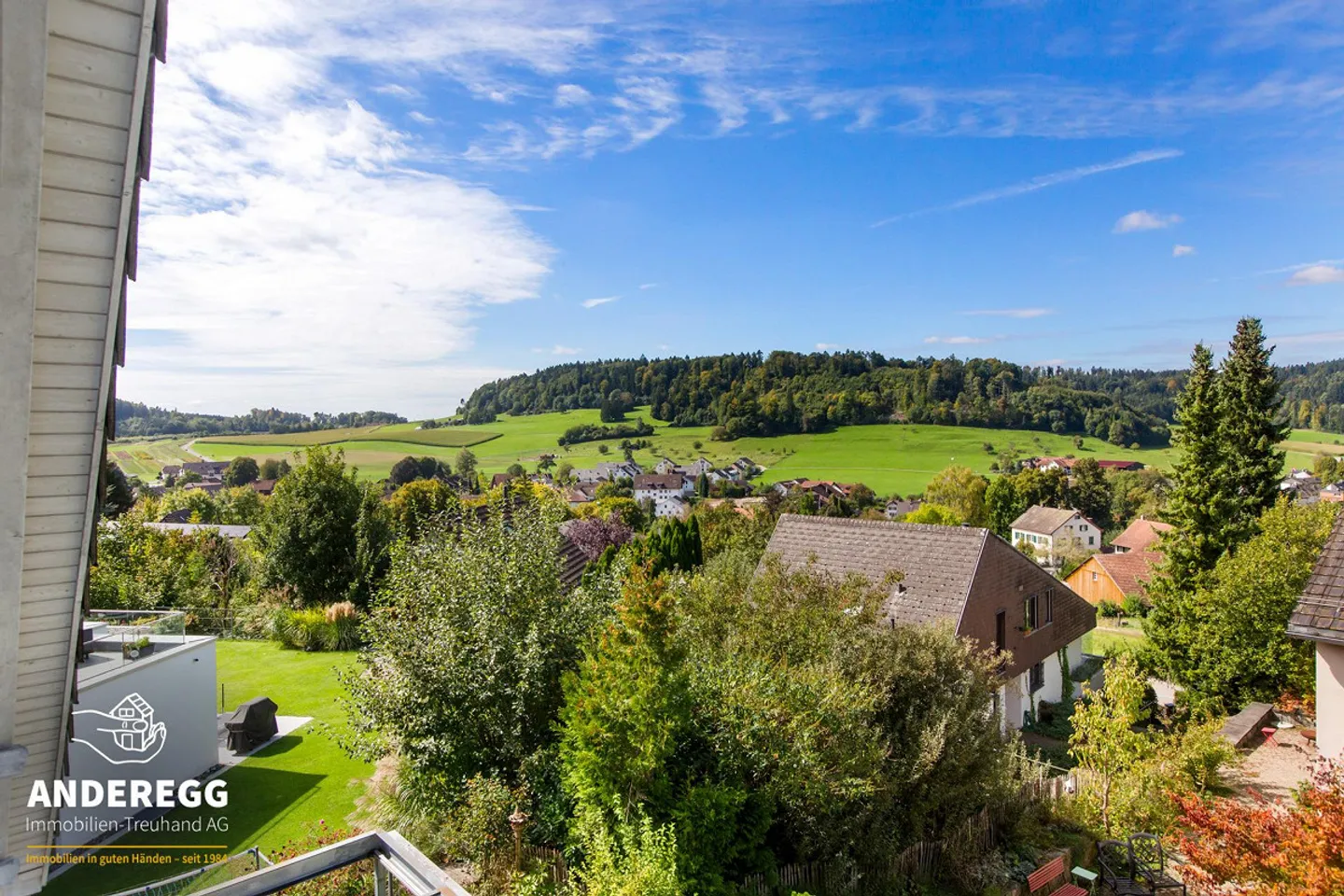 Casa unifamiliare di 5,5 (6,5) stanze in una posizione familiare con vista! - Foto 10 di 14