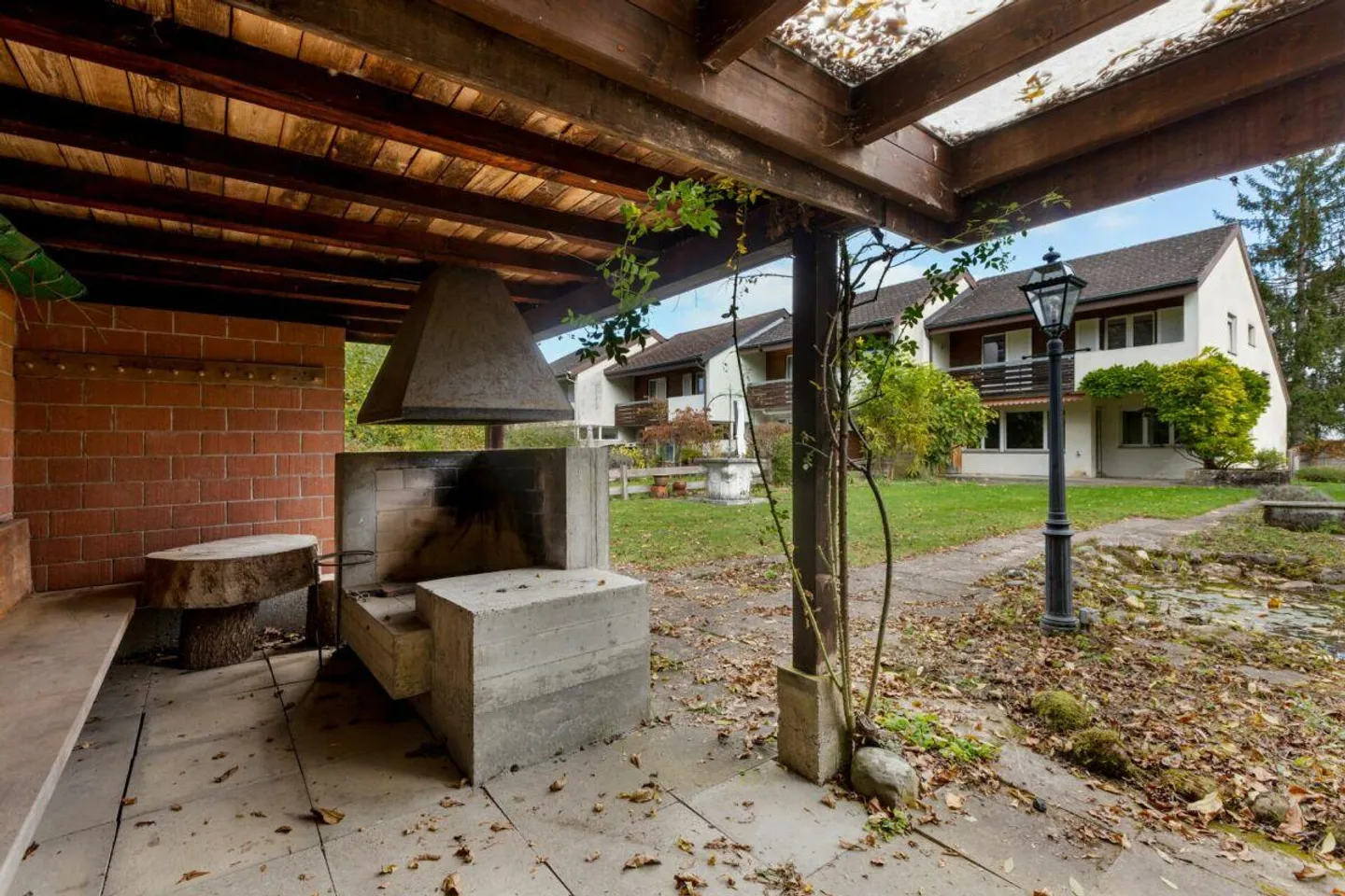 Maison de rangée de 6,5 pièces avec grand jardin ensoleillé au bord du ruisseau - Photo 4 sur 10