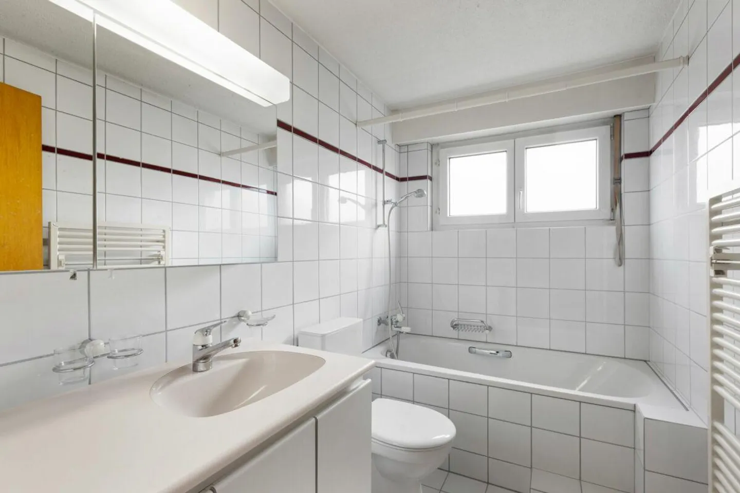 Maison de rangée de 6,5 pièces avec grand jardin ensoleillé au bord du ruisseau - Photo 8 sur 10