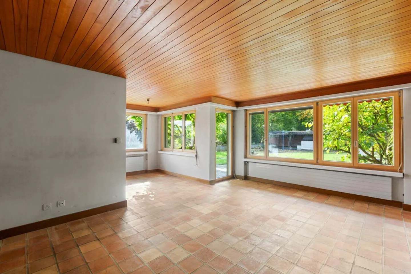 Maison de rangée de 6,5 pièces avec grand jardin ensoleillé au bord du ruisseau - Photo 5 sur 10