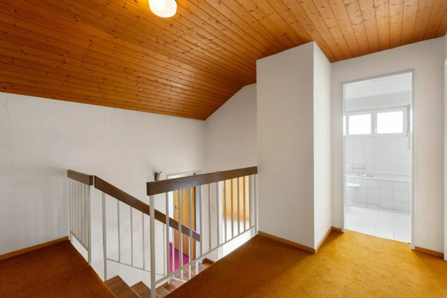 Maison de rangée de 6,5 pièces avec grand jardin ensoleillé au bord du ruisseau - Photo 7 sur 10