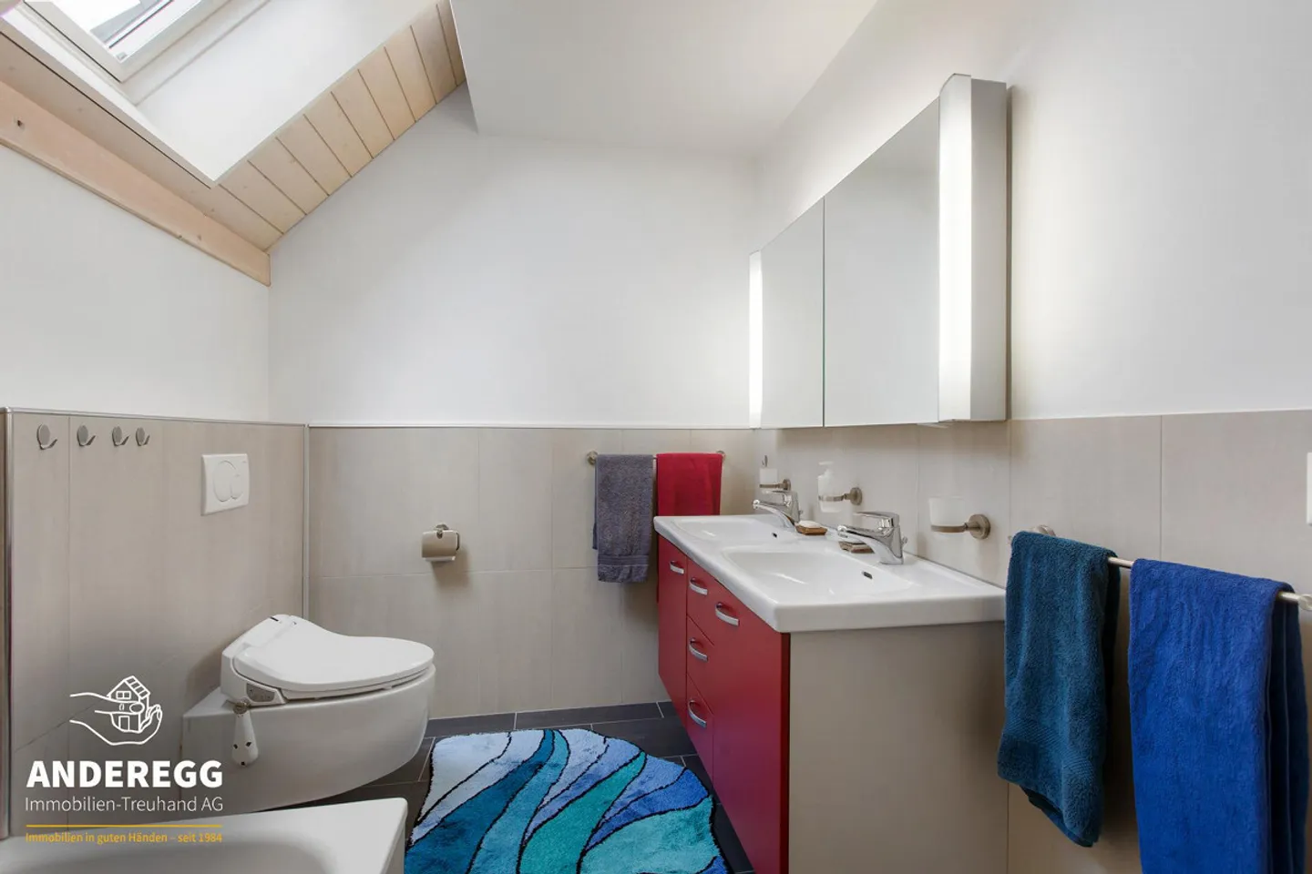 Casa unifamiliare di 5,5 (6,5) stanze in una posizione familiare con vista! - Foto 12 di 14
