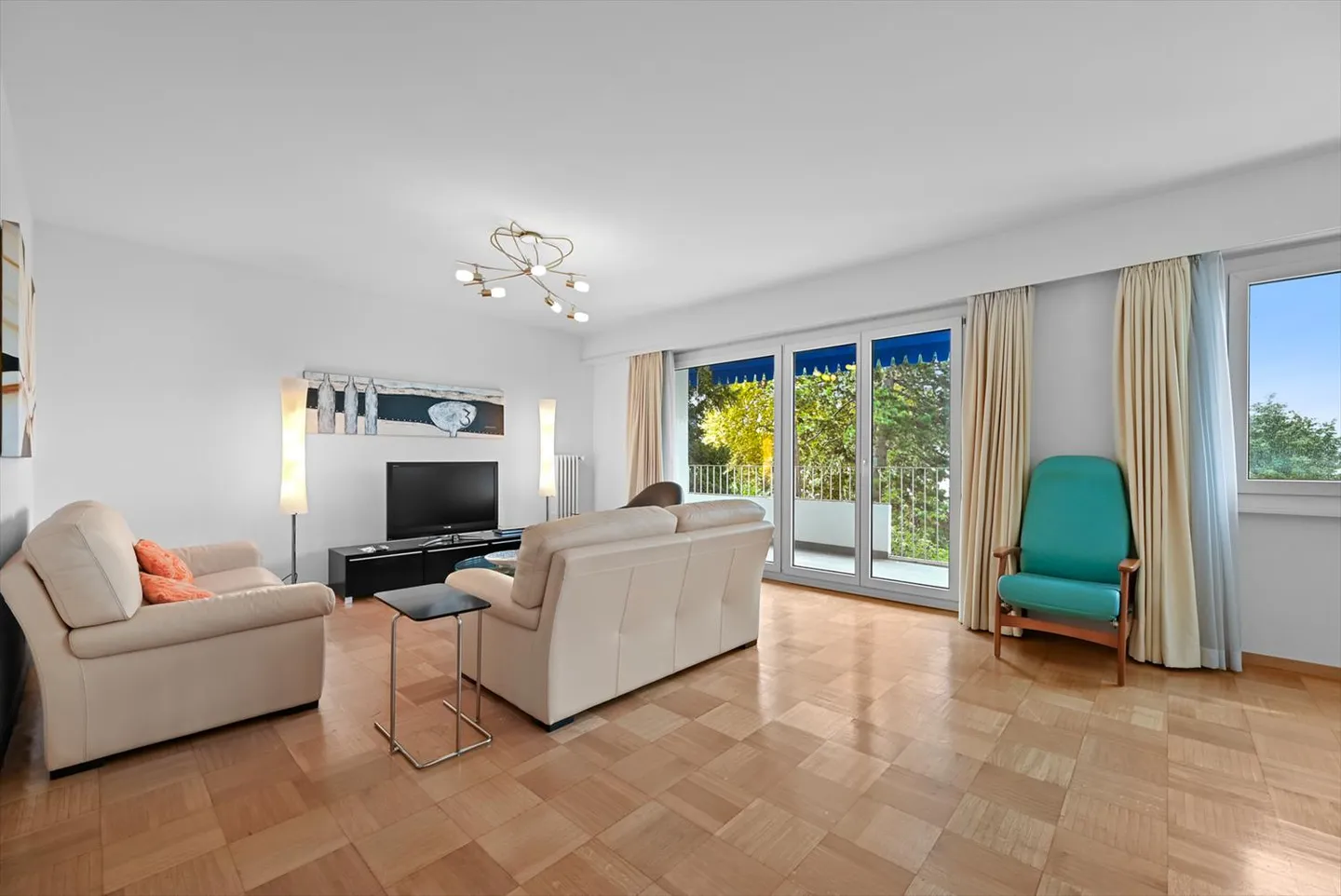 MONTREUX - SPACIOUS 3.5 ROOM APARTMENT IN THE CITY CENTER - Photo 4 of 8