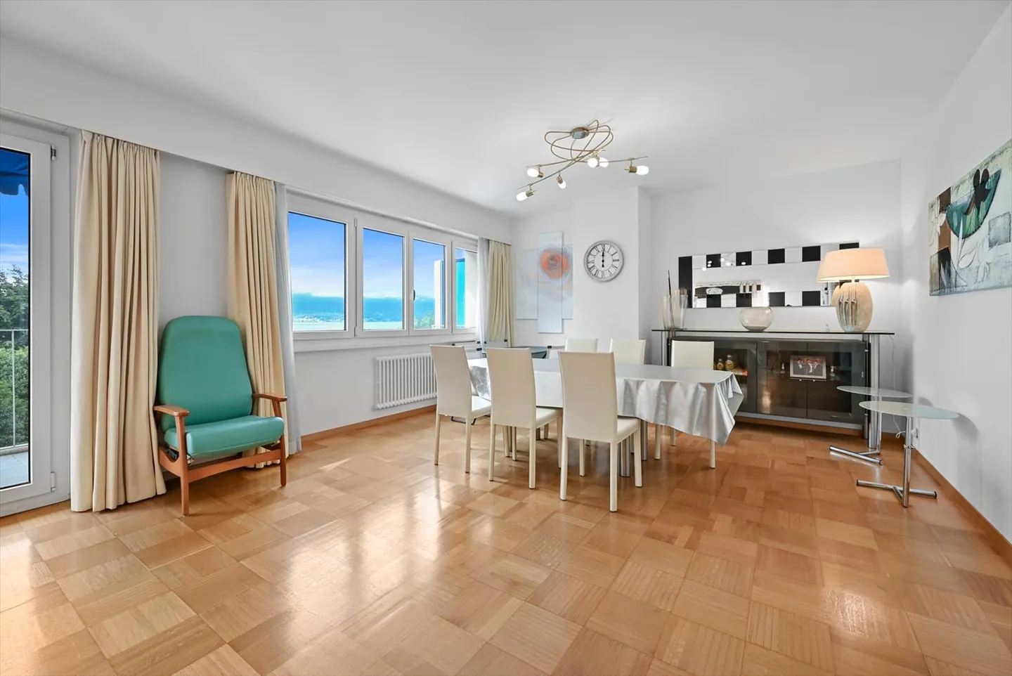 MONTREUX - SPACIOUS 3.5 ROOM APARTMENT IN THE CITY CENTER - Photo 5 of 8