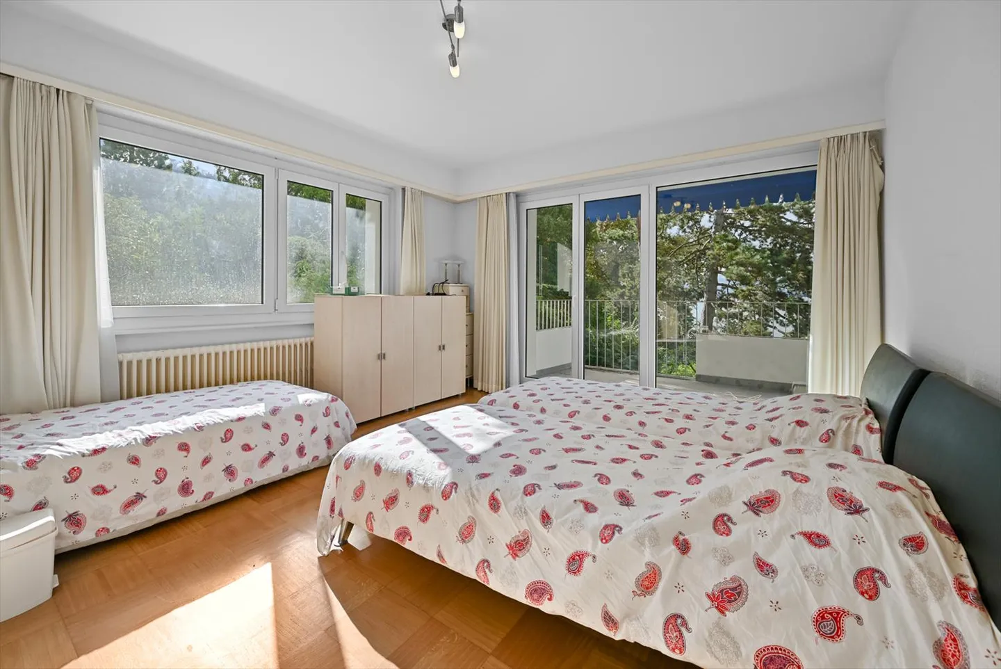 MONTREUX - SPACIOUS 3.5 ROOM APARTMENT IN THE CITY CENTER - Photo 6 of 8