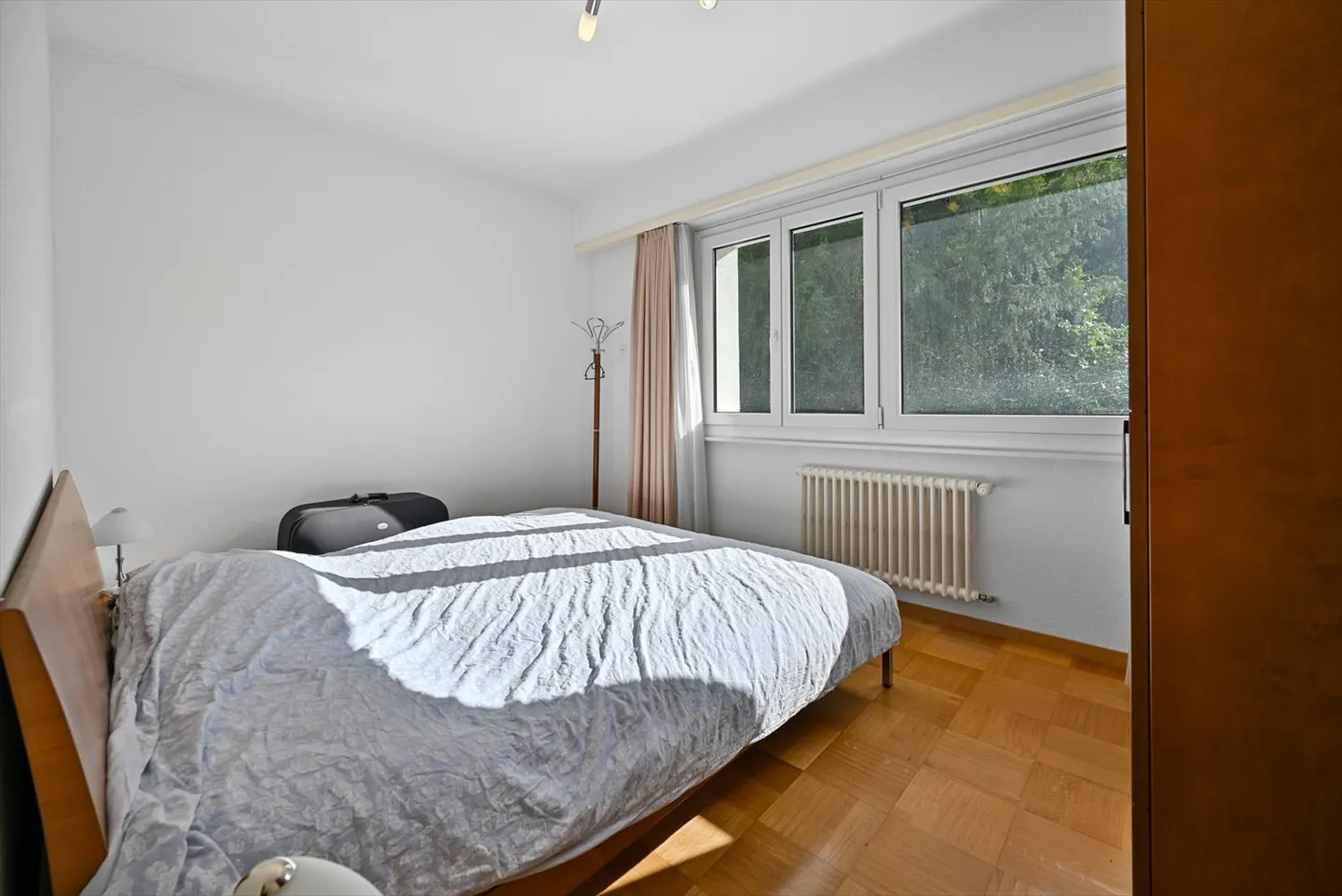 MONTREUX - SPACIOUS 3.5 ROOM APARTMENT IN THE CITY CENTER - Photo 7 of 8