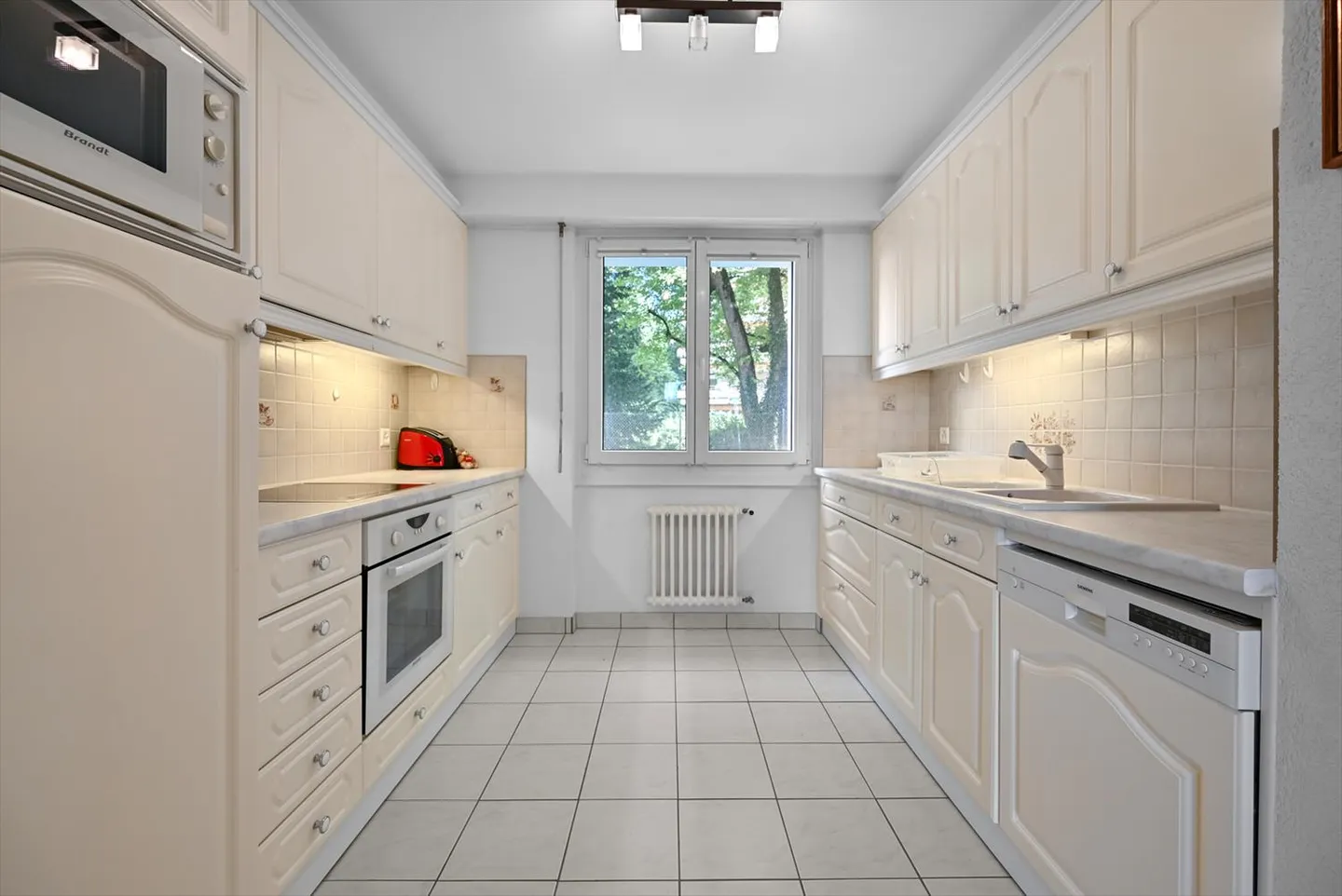 MONTREUX - SPACIOUS 3.5 ROOM APARTMENT IN THE CITY CENTER - Photo 8 of 8