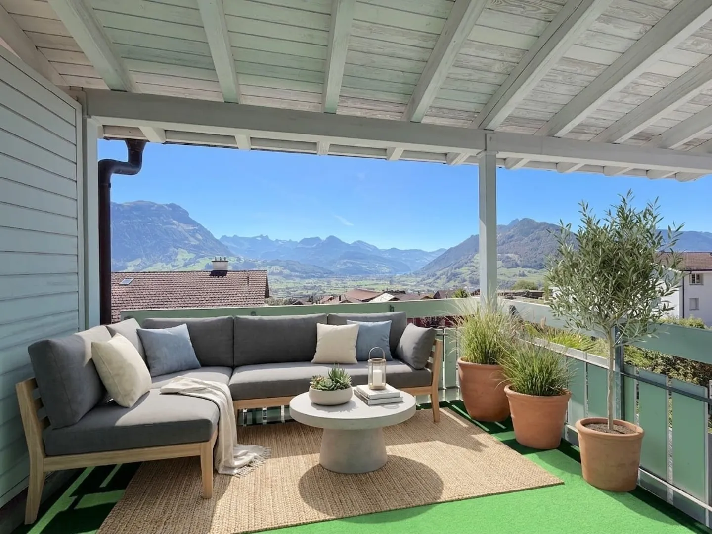 Charming Townhouse with Mountain View - Photo 2 of 13