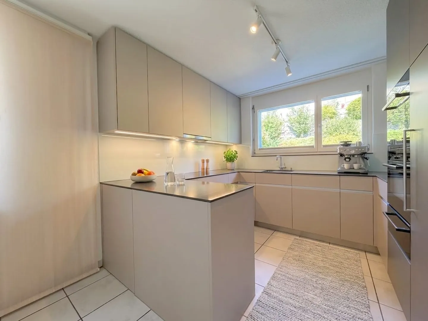 Charming Townhouse with Mountain View - Photo 4 of 13