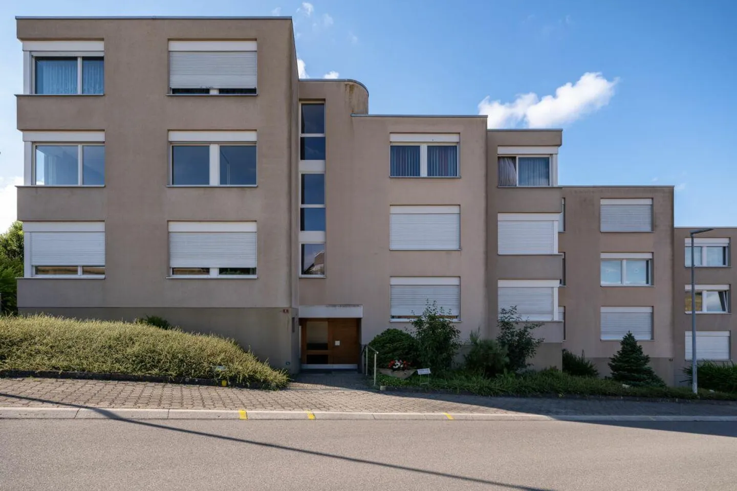 Appartamento 4.5 stanze in un affascinante edificio plurifamiliare - Foto 2 di 14