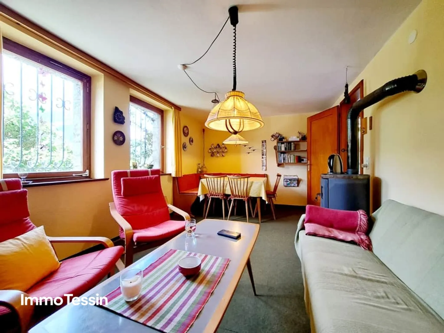 Charmantes Haus an ruhiger Lage mit Garten & Terrasse mit fantastischem Blick in die Tessiner Bergwelt - Foto 7 von 13