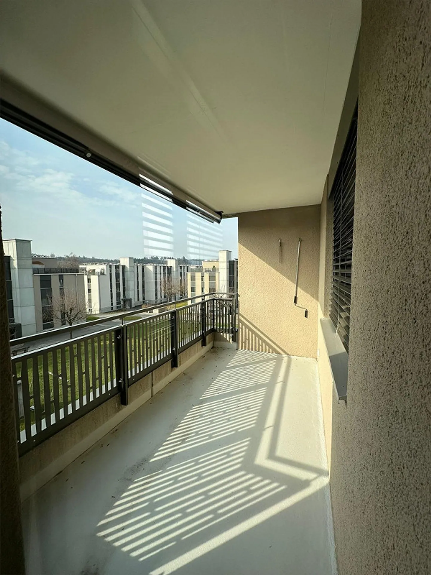 Appartement en attique de 5,5 pièces à Suhr - Photo 3 sur 15