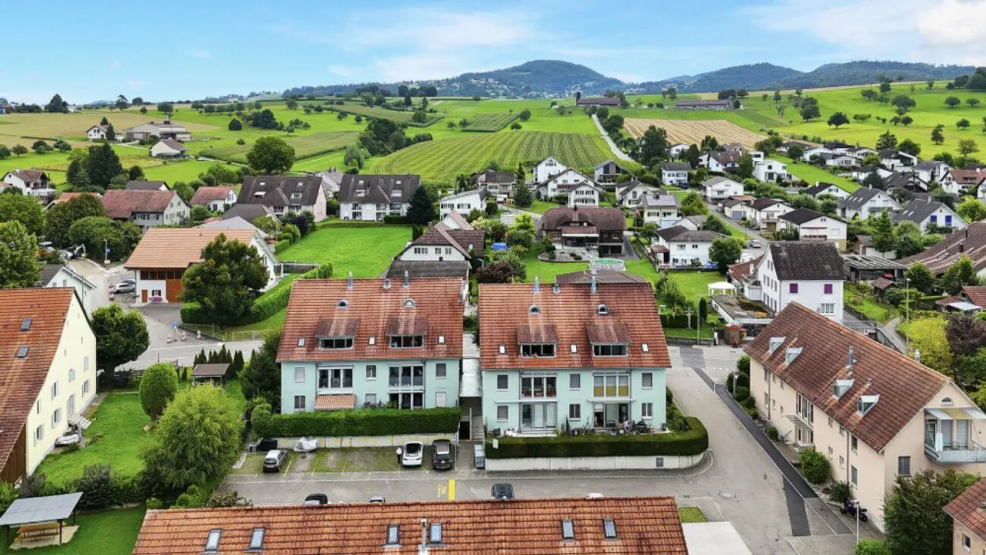 erschwingliche Eigentumswohnung mit Terrasse und Aussenabstellplatz - Foto 1 von 18