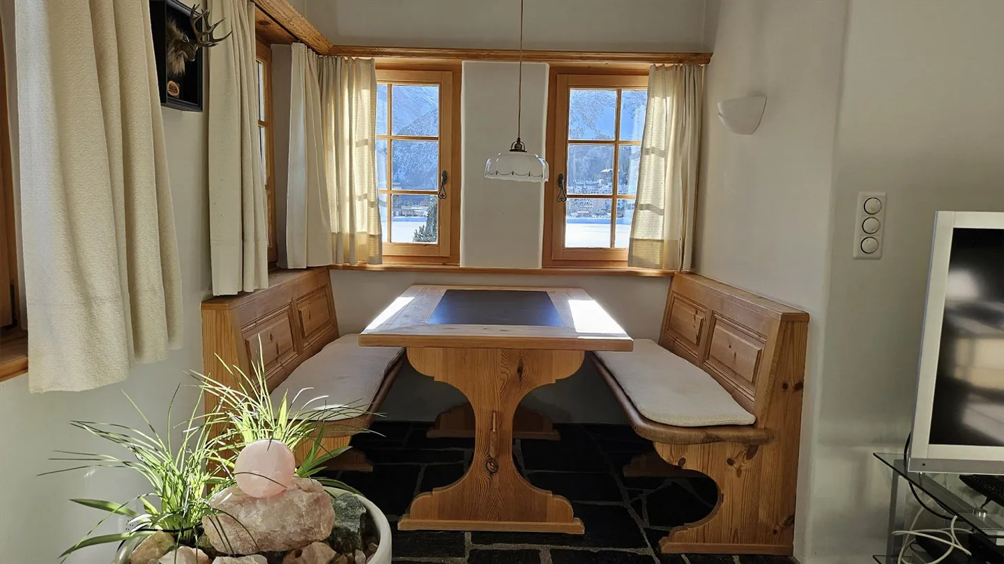 Appartement élégant de 3 1/2 pièces à un emplacement au bord du lac dégagé à Arosa - Photo 4 sur 14