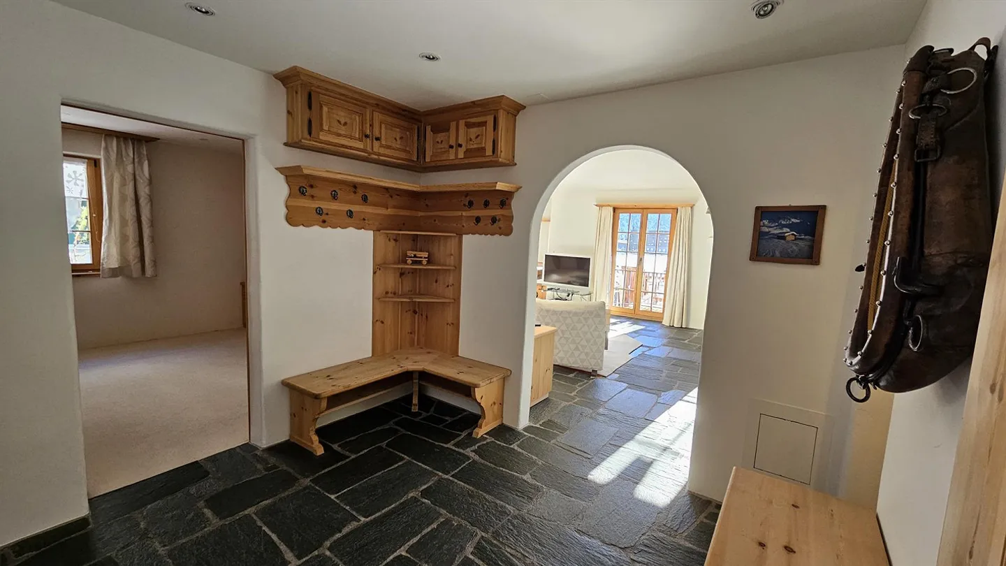 Appartement élégant de 3 1/2 pièces à un emplacement au bord du lac dégagé à Arosa - Photo 11 sur 14