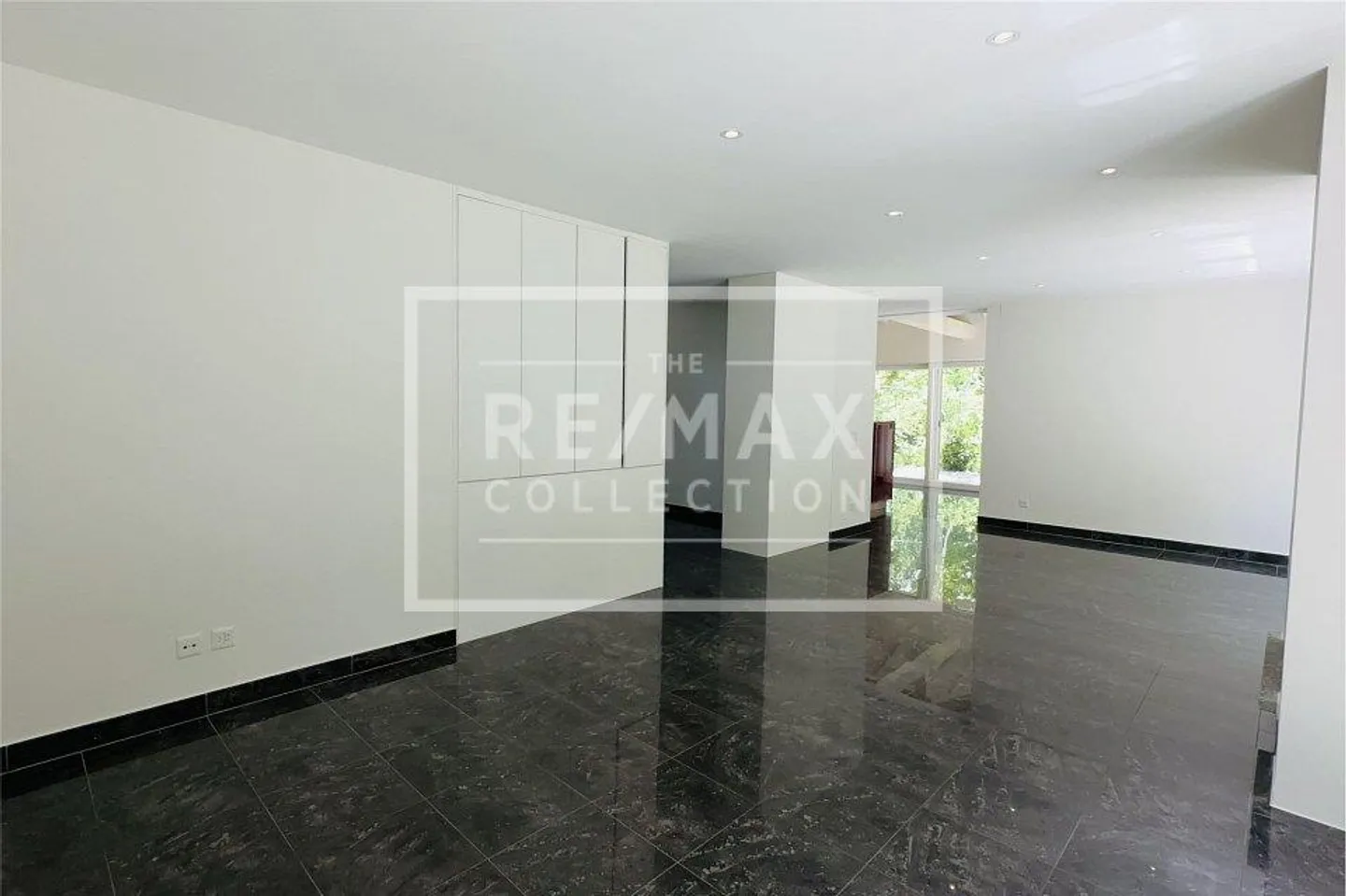 House with double living unit for rent - Photo 11 of 13