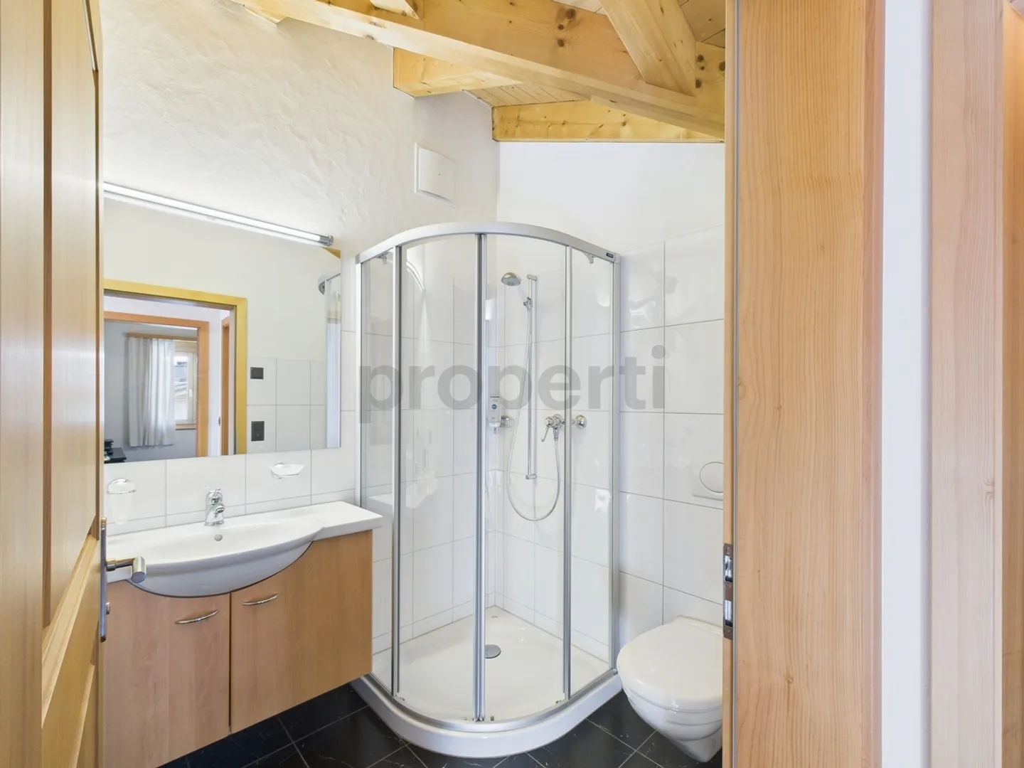 Luxurious and elegant 6.5-room penthouse in Meiringen - Photo 10 of 12