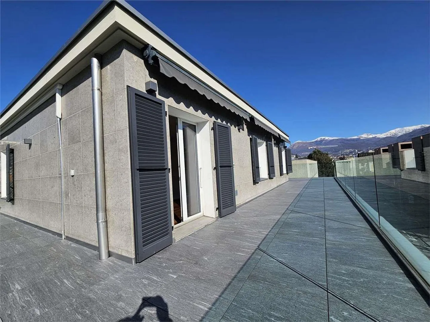 Lugano centro, ufficio con ampio terrazzo - Foto 4 di 13