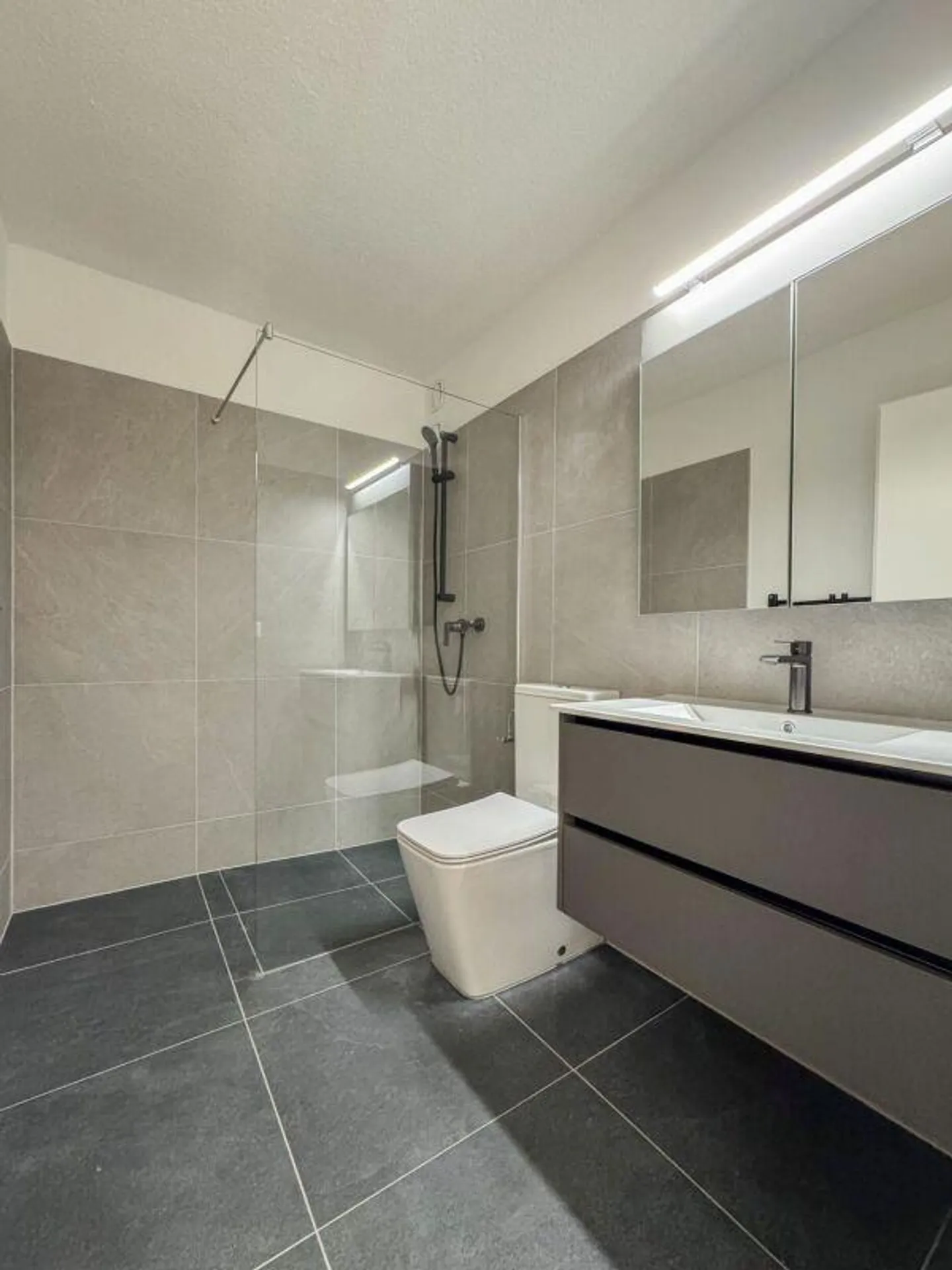 New Living Comfort in the Green - Renovated 4.5-Room Apartment with Wide View - Photo 8 of 10