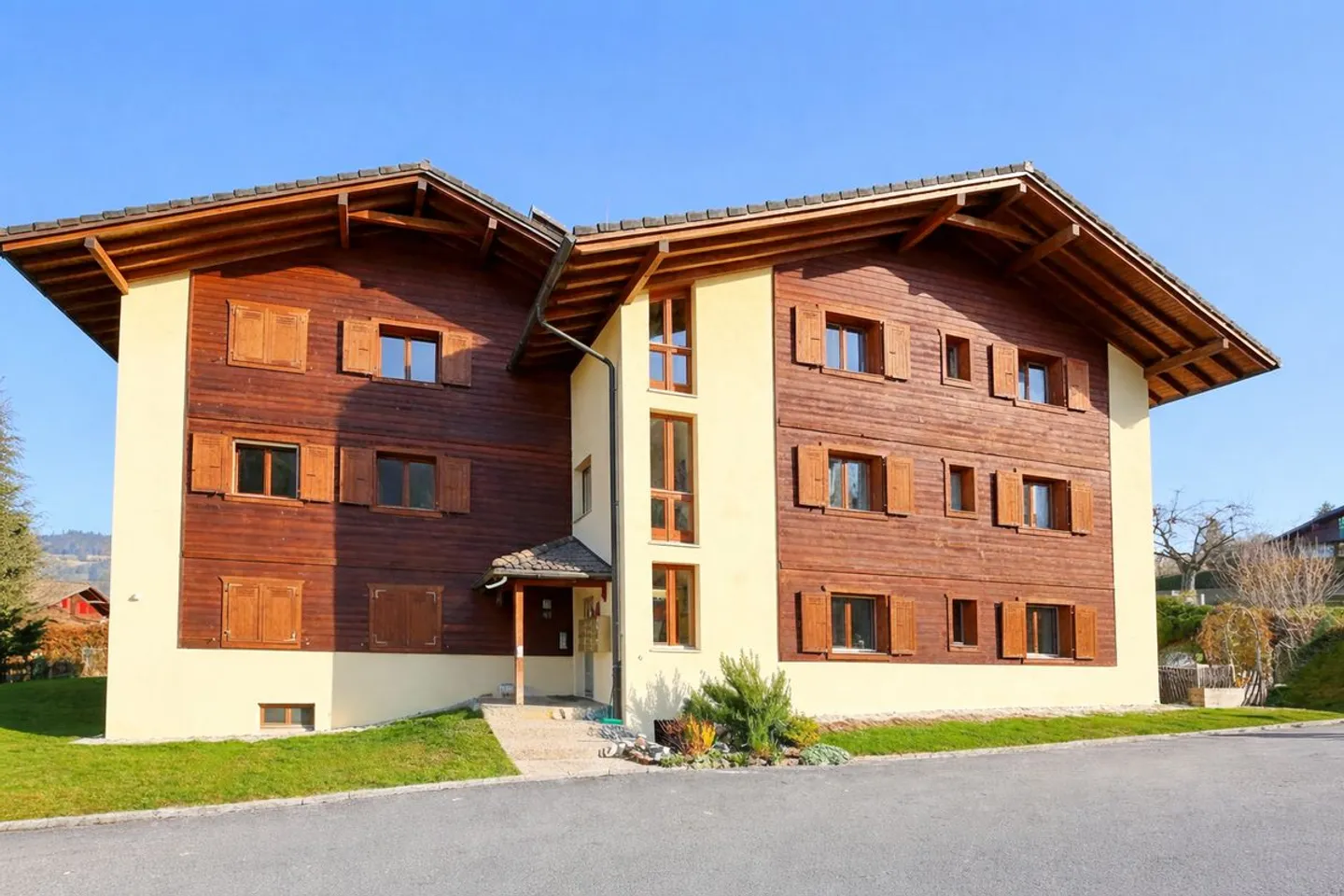 Geräumige Wohnung mit Balkonen - Foto 5 von 14