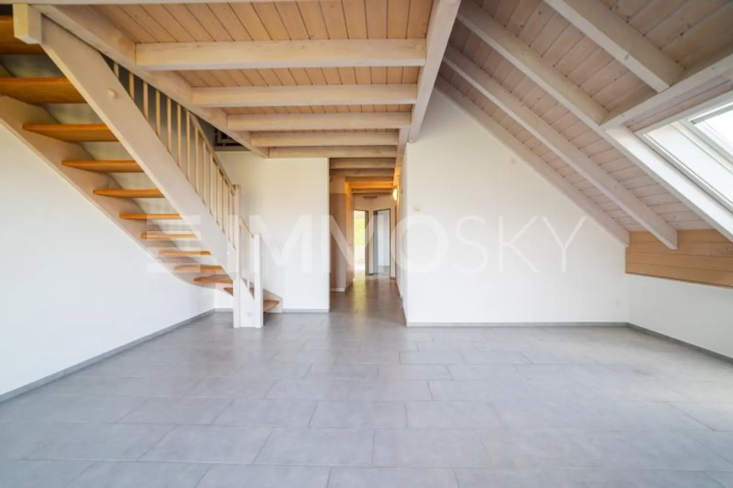Là où la lumière remplit la pièce et la paix est à la maison - Photo 3 sur 5
