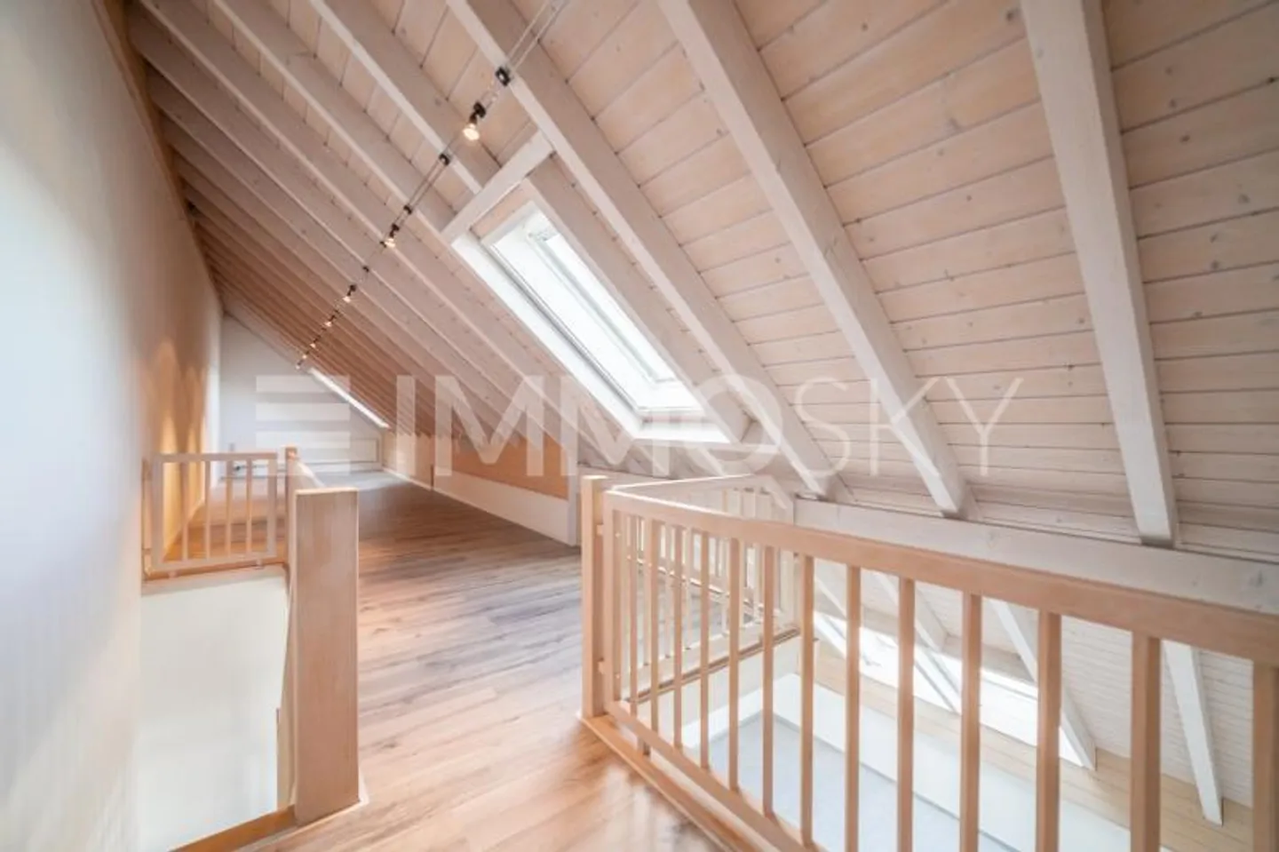 Là où la lumière remplit la pièce et la paix est à la maison - Photo 4 sur 5