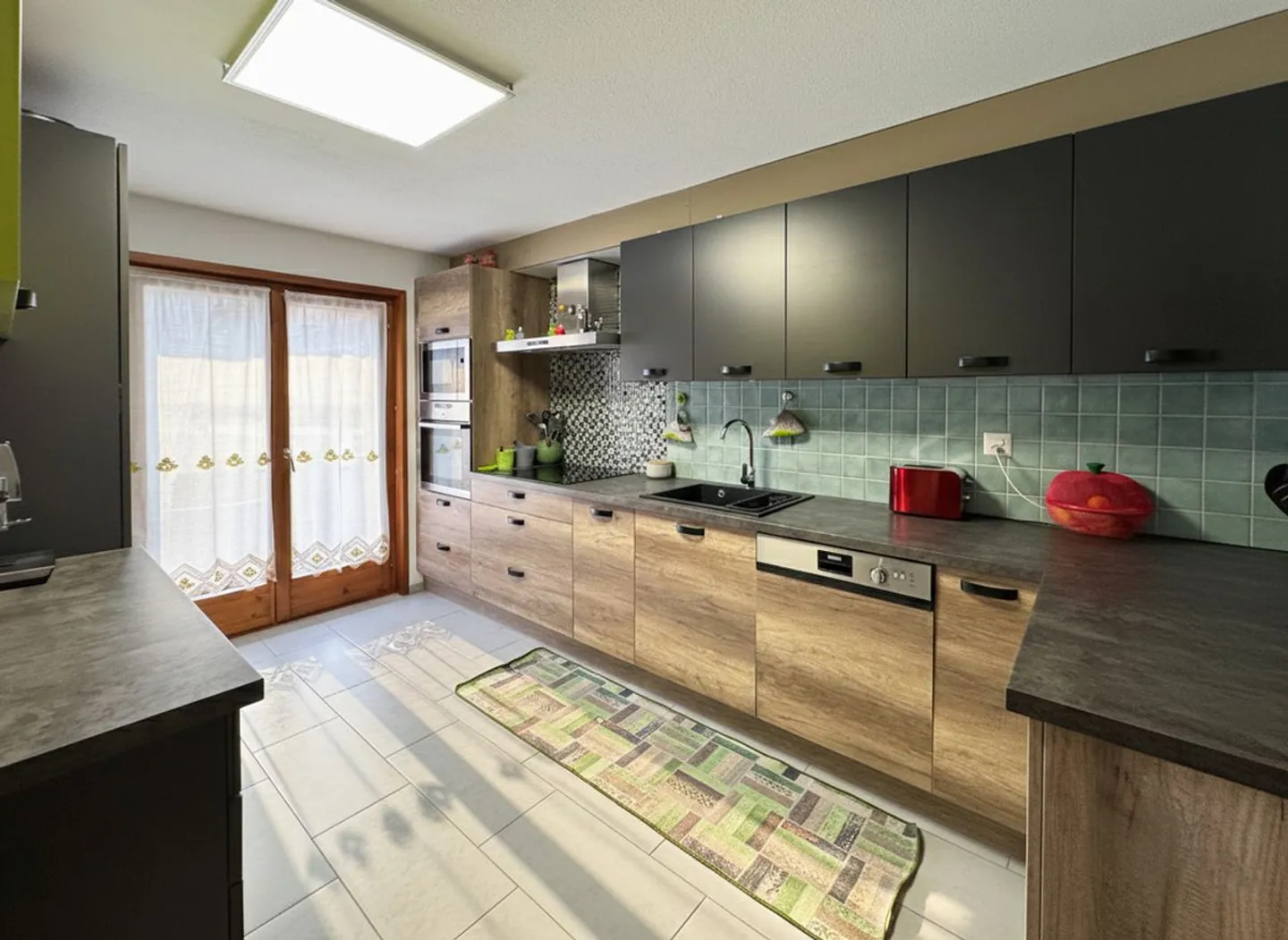 Geräumige Wohnung mit Balkonen - Foto 7 von 14