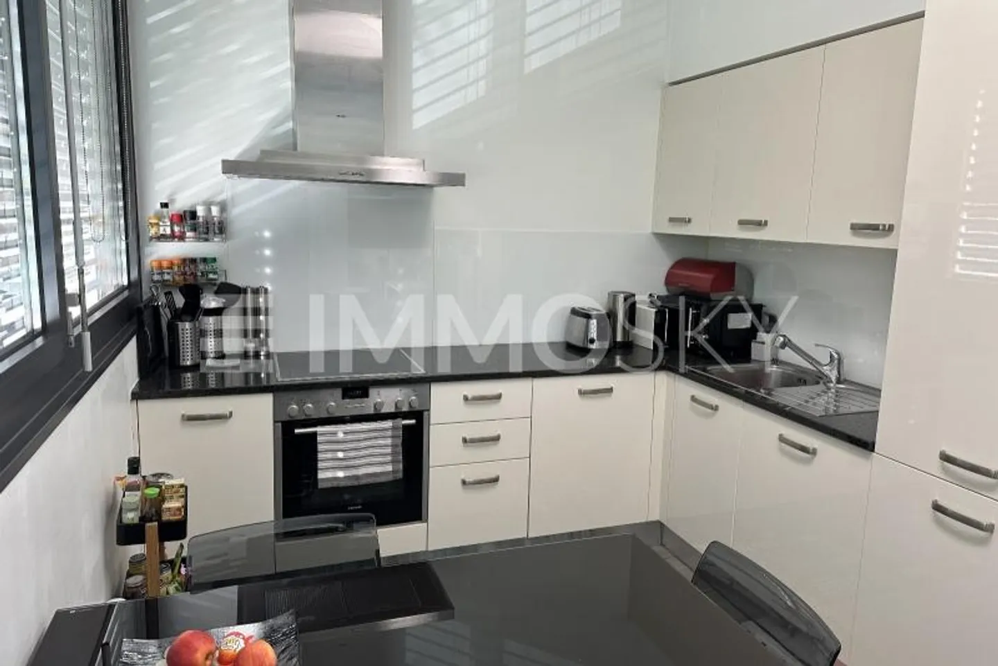 Modern Apartment with Terrace - Photo 2 of 4