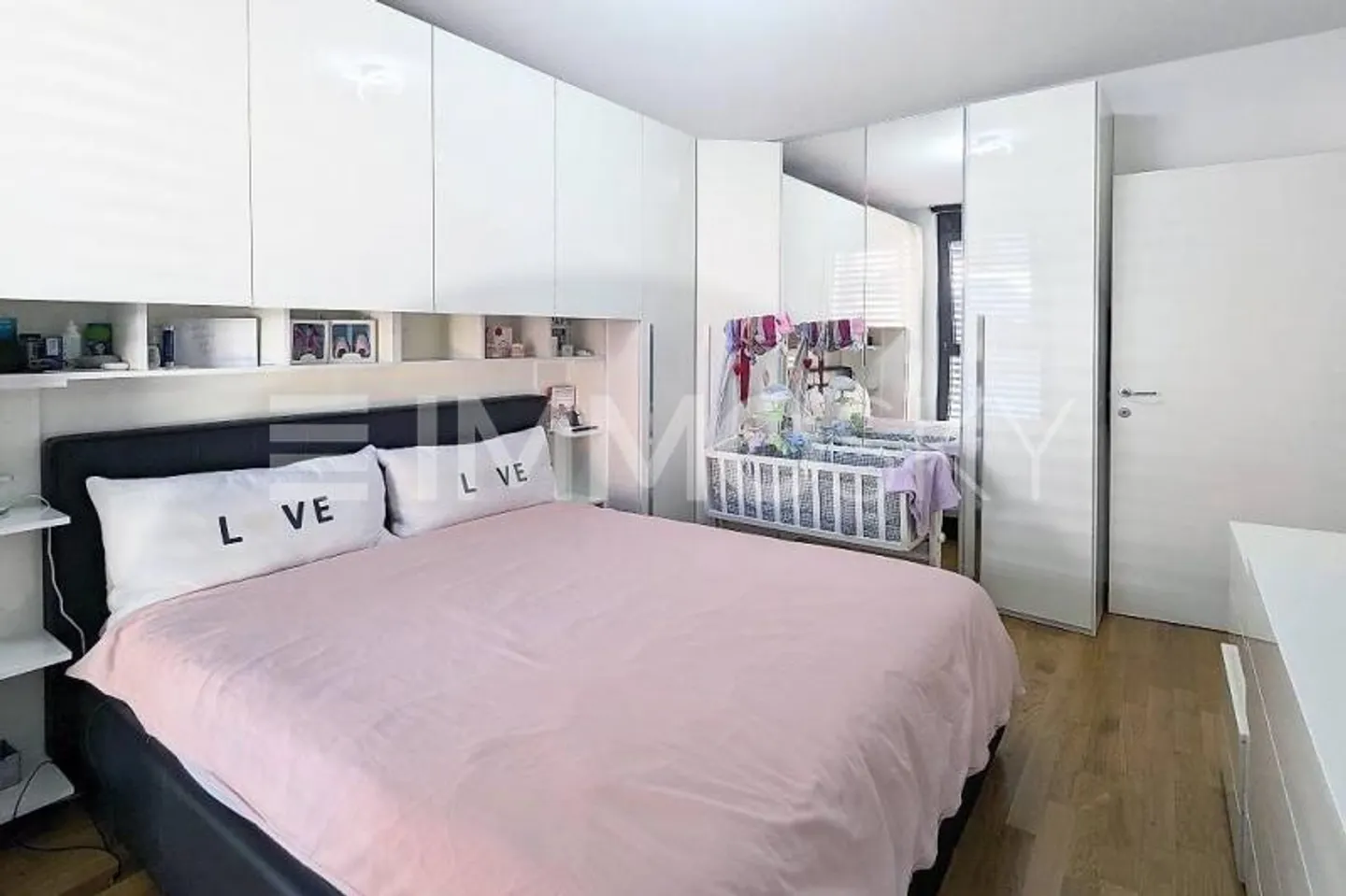 Modern Apartment with Terrace - Photo 3 of 4