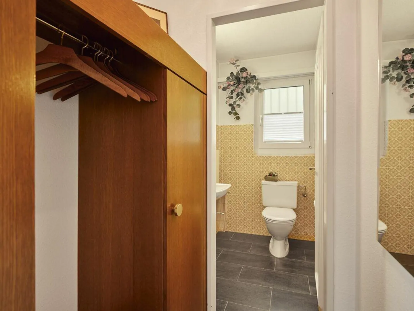 A Retreat with Plenty of Privacy - Photo 8 of 16