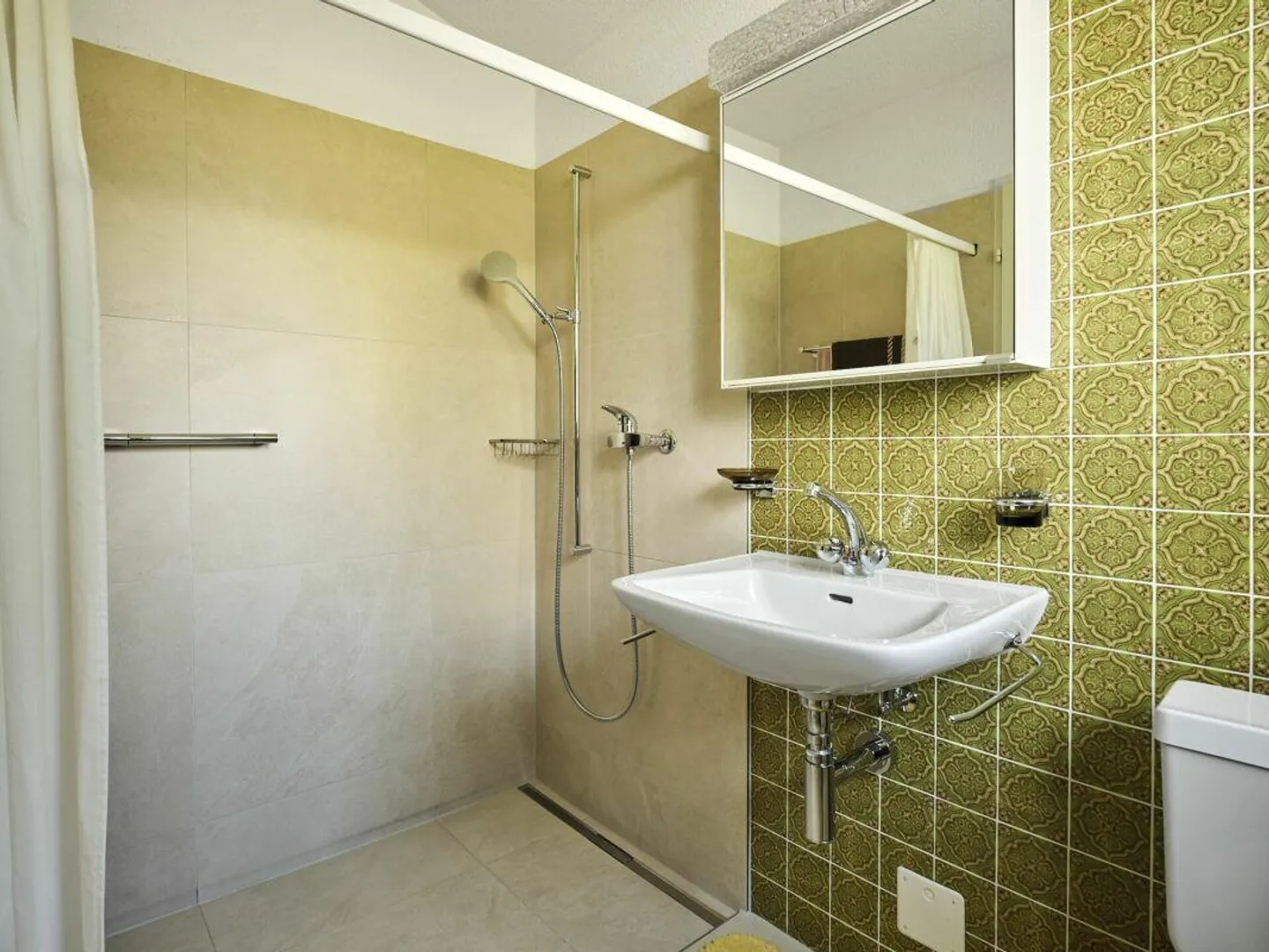 A Retreat with Plenty of Privacy - Photo 11 of 16