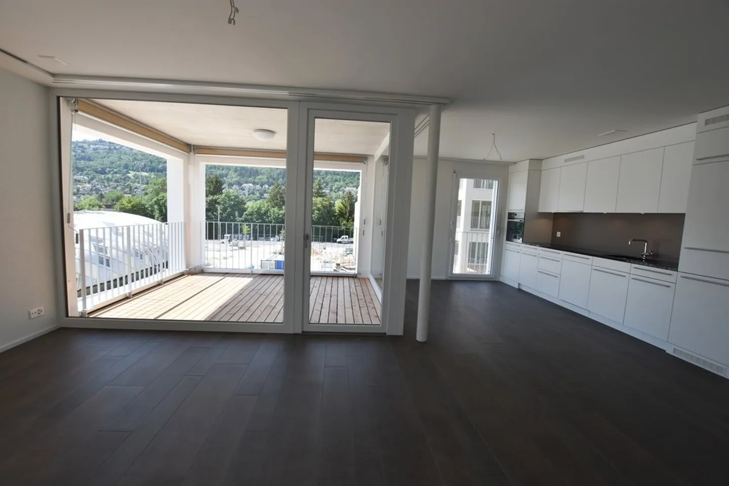 Appartamento moderno di 3,5 locali in affitto al Jardin du Paradis - Foto 2 di 12