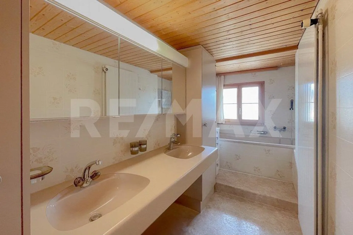 Detached Family House in the Heart of Romoos - Photo 9 of 13