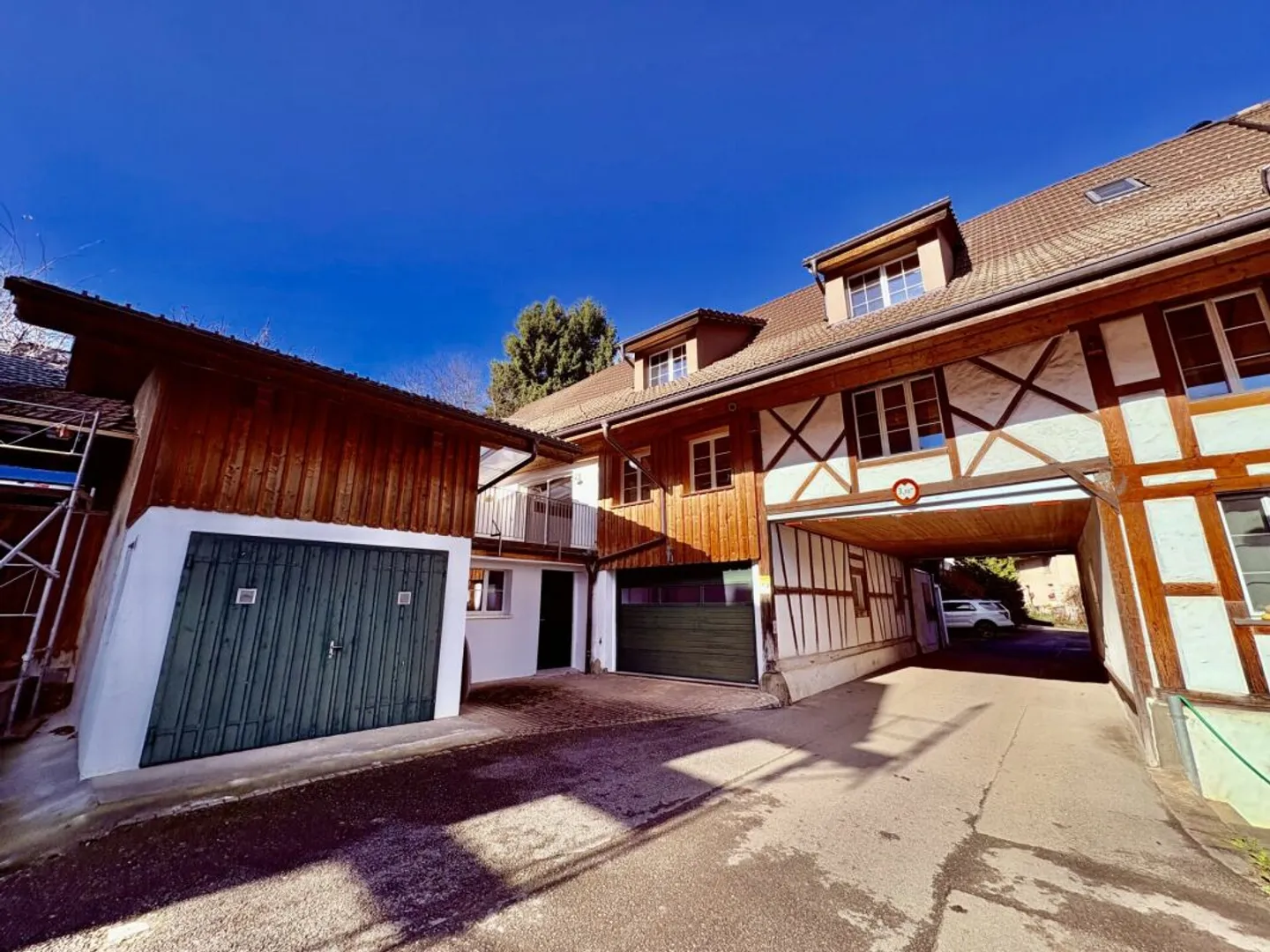 Geräumiges Zweifamilienhaus in der Natur - Foto 3 von 25