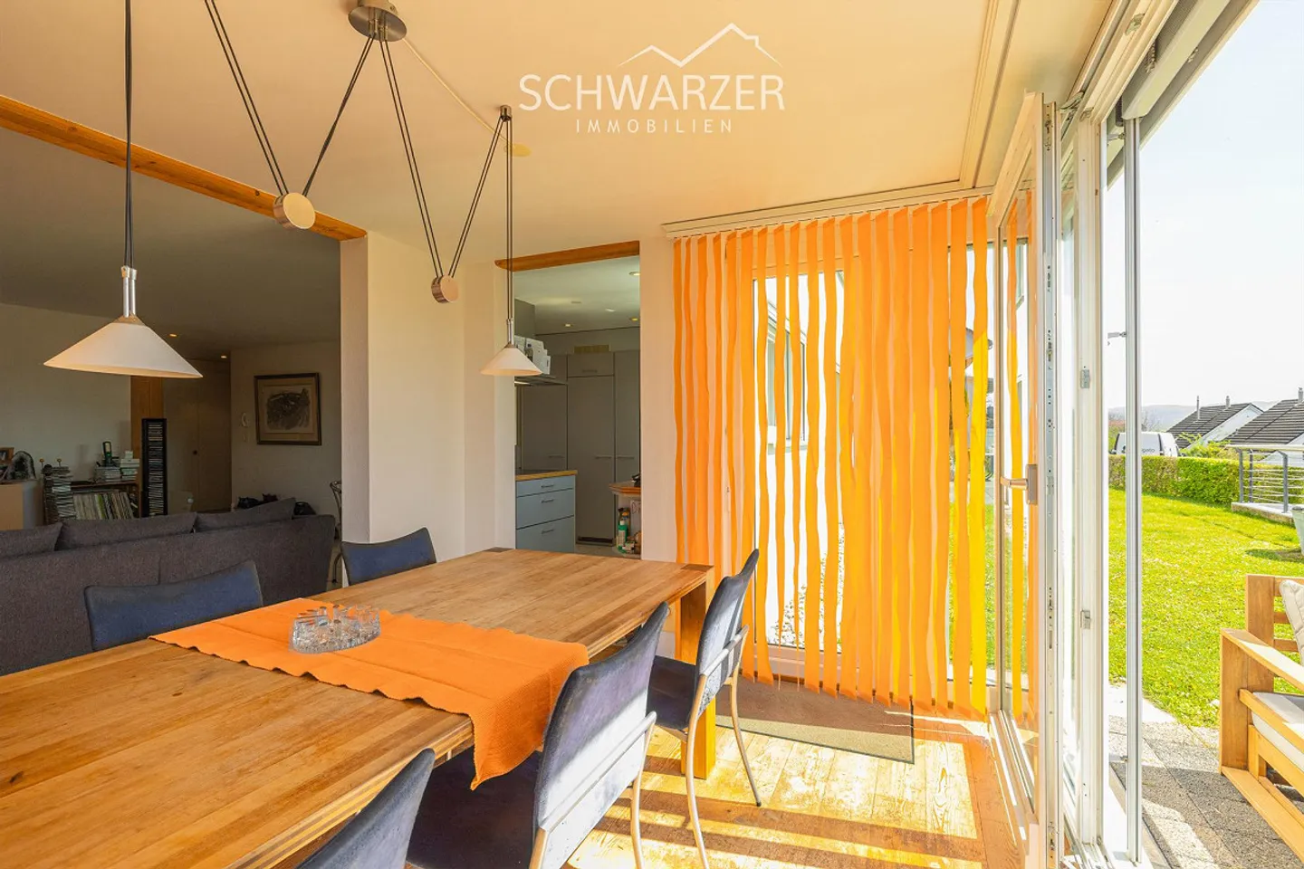 Arriver, vivre et se sentir bien - Appartement ensoleillé de 5,5 pièces avec vue dégagée, jardin et qualité de vie - Photo 3 sur 21