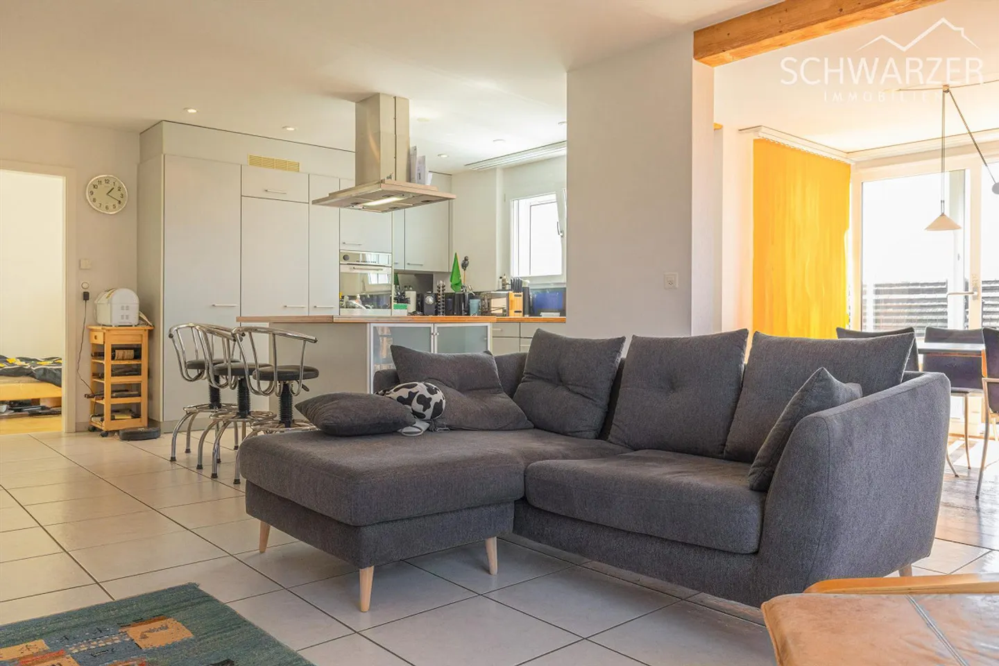 Arriver, vivre et se sentir bien - Appartement ensoleillé de 5,5 pièces avec vue dégagée, jardin et qualité de vie - Photo 4 sur 21