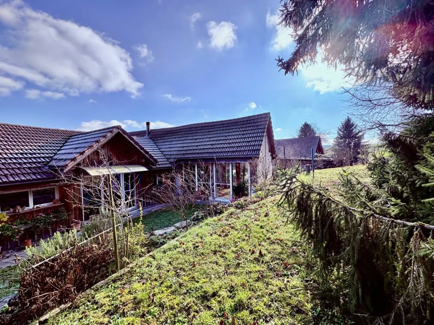 Geräumiges Zweifamilienhaus in der Natur - Foto 4 von 25