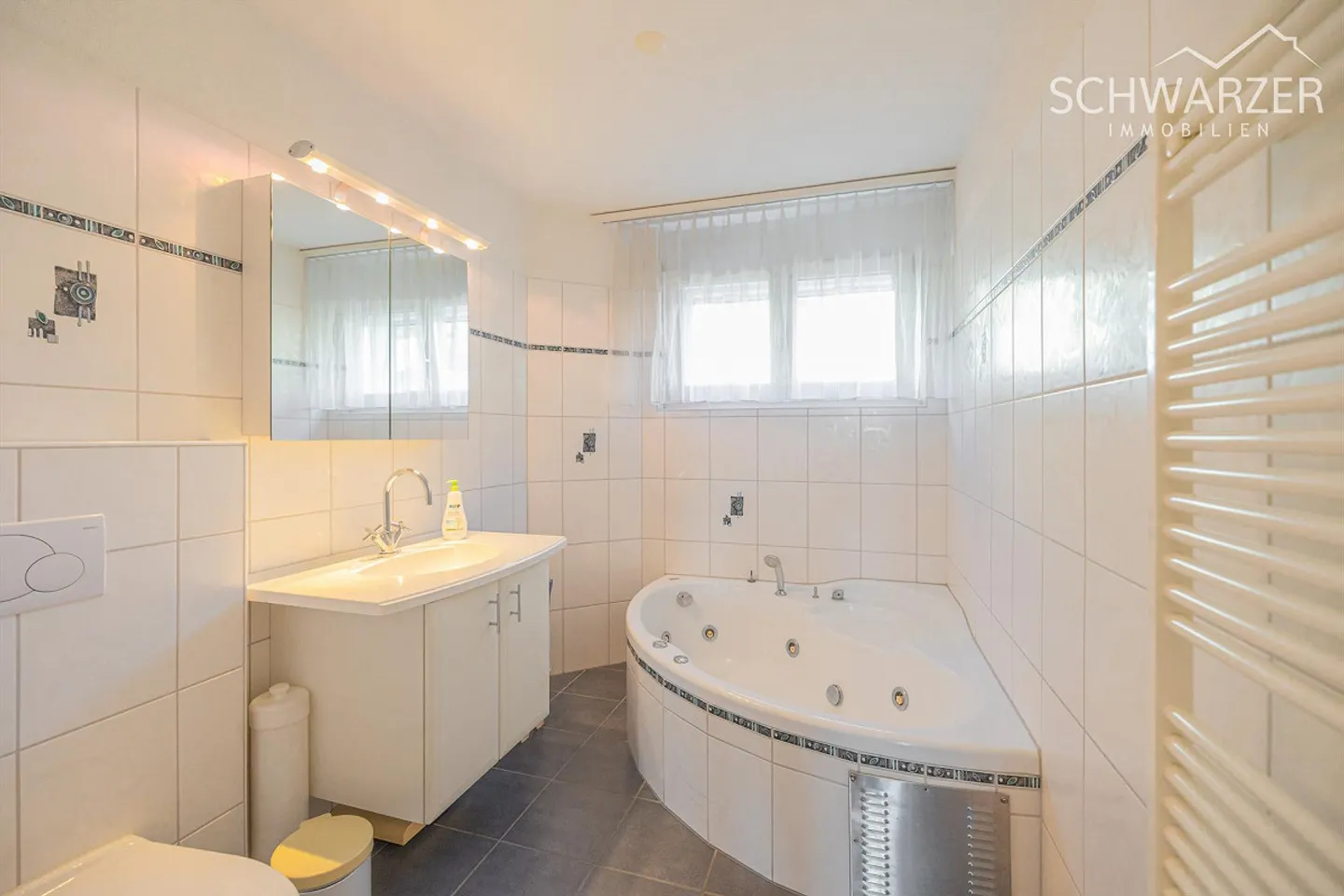 Arriver, vivre et se sentir bien - Appartement ensoleillé de 5,5 pièces avec vue dégagée, jardin et qualité de vie - Photo 6 sur 21