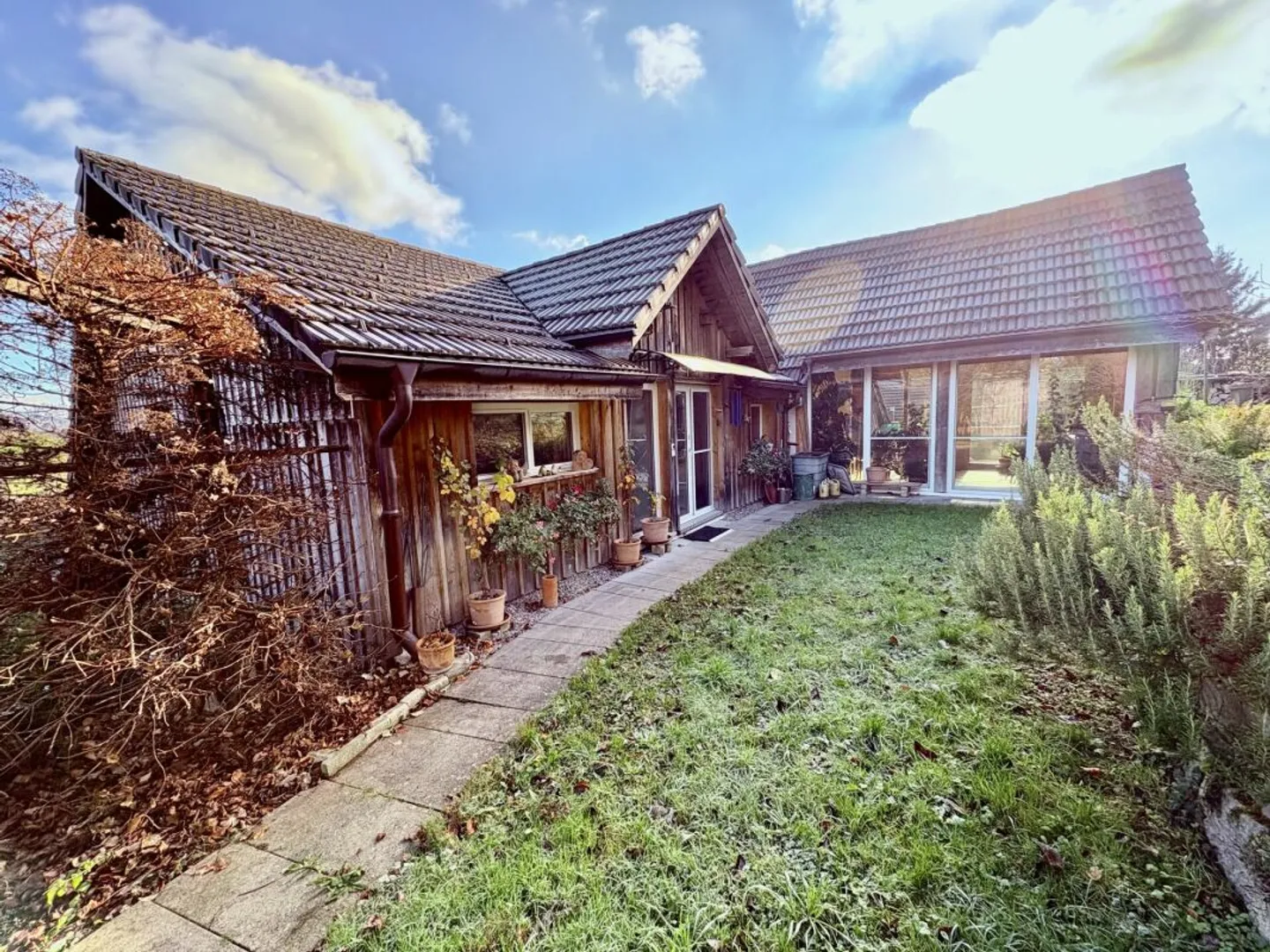 Geräumiges Zweifamilienhaus in der Natur - Foto 5 von 25