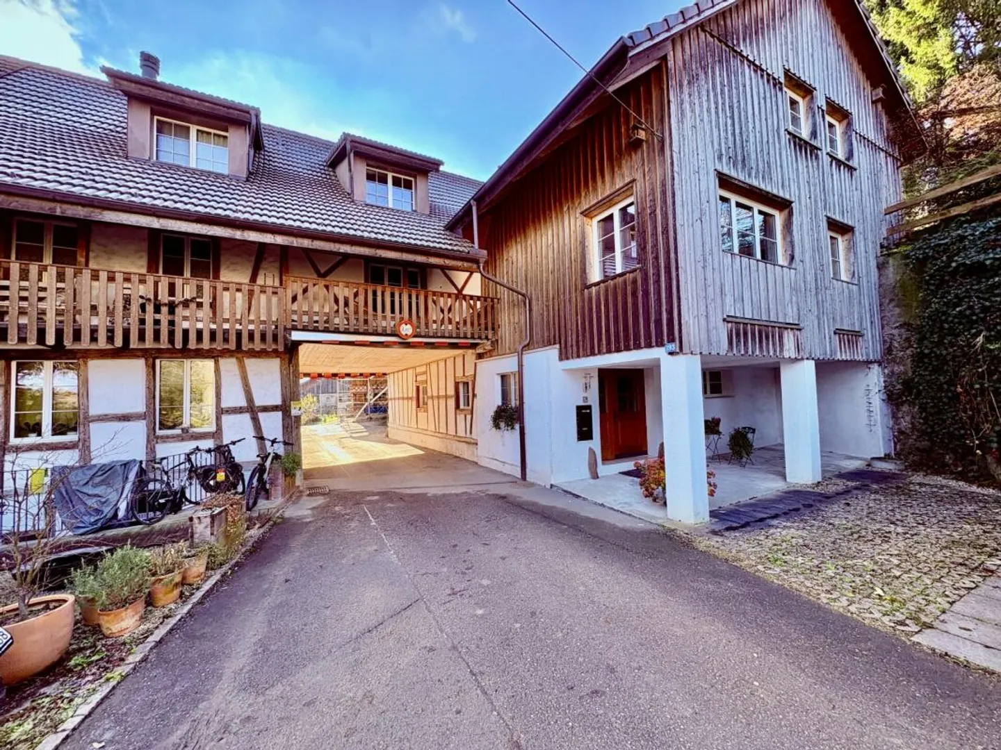 Geräumiges Zweifamilienhaus in der Natur - Foto 1 von 25