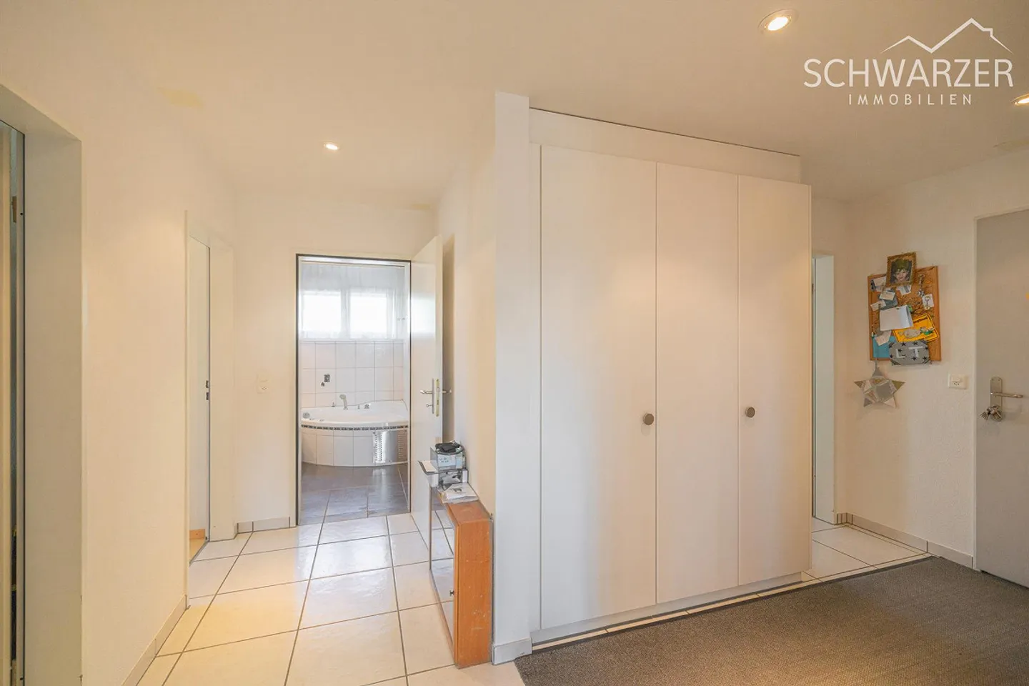 Arriver, vivre et se sentir bien - Appartement ensoleillé de 5,5 pièces avec vue dégagée, jardin et qualité de vie - Photo 9 sur 21