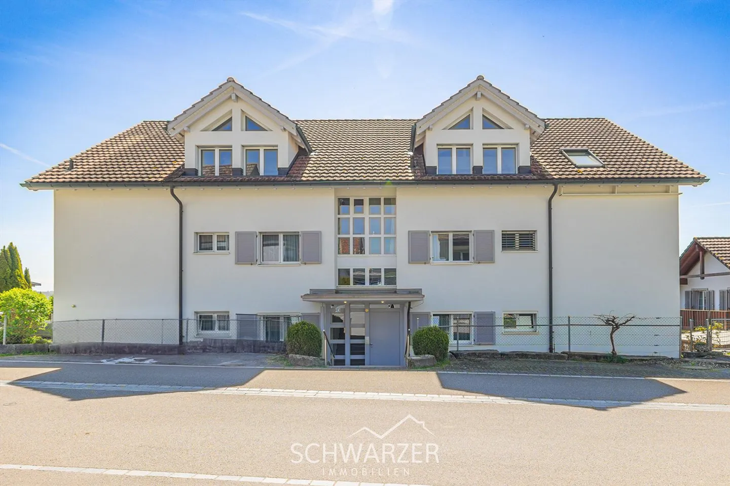 Arriver, vivre et se sentir bien - Appartement ensoleillé de 5,5 pièces avec vue dégagée, jardin et qualité de vie - Photo 20 sur 21