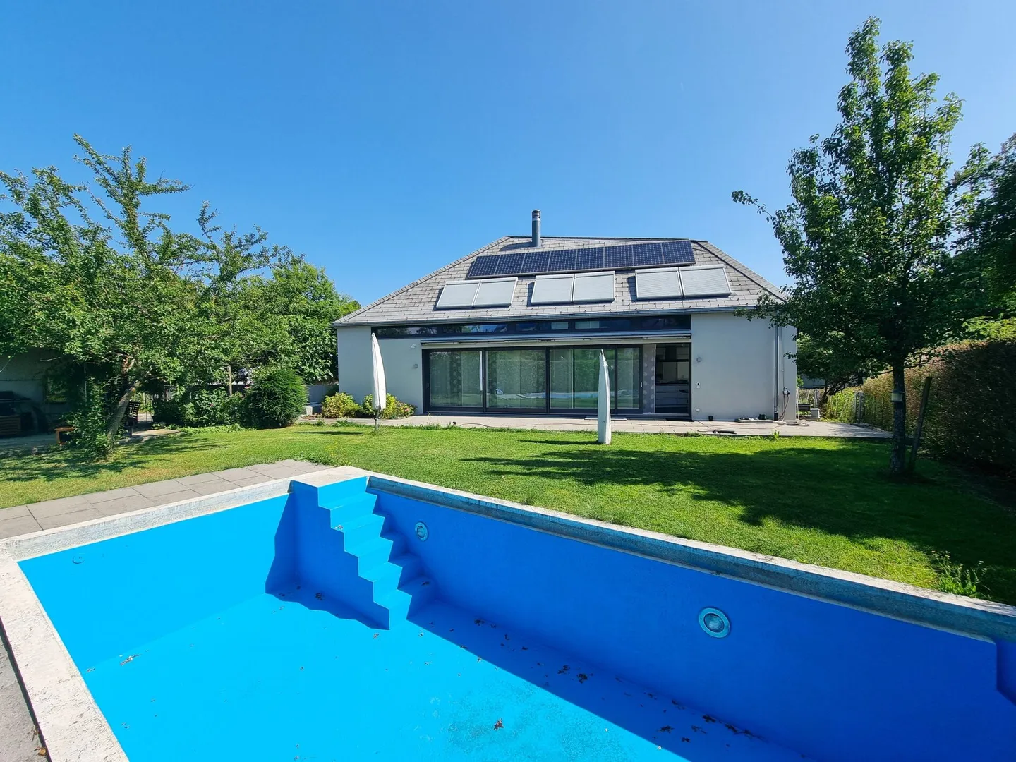 Villa architettonica moderna con piscina! - Foto 1 di 30