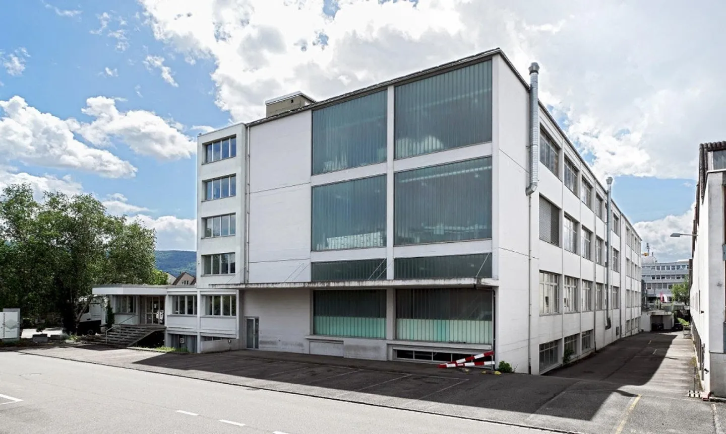 Grosszügige Gewerbe-/ Lagerflächen in Reinach (BL) - Foto 3 von 11