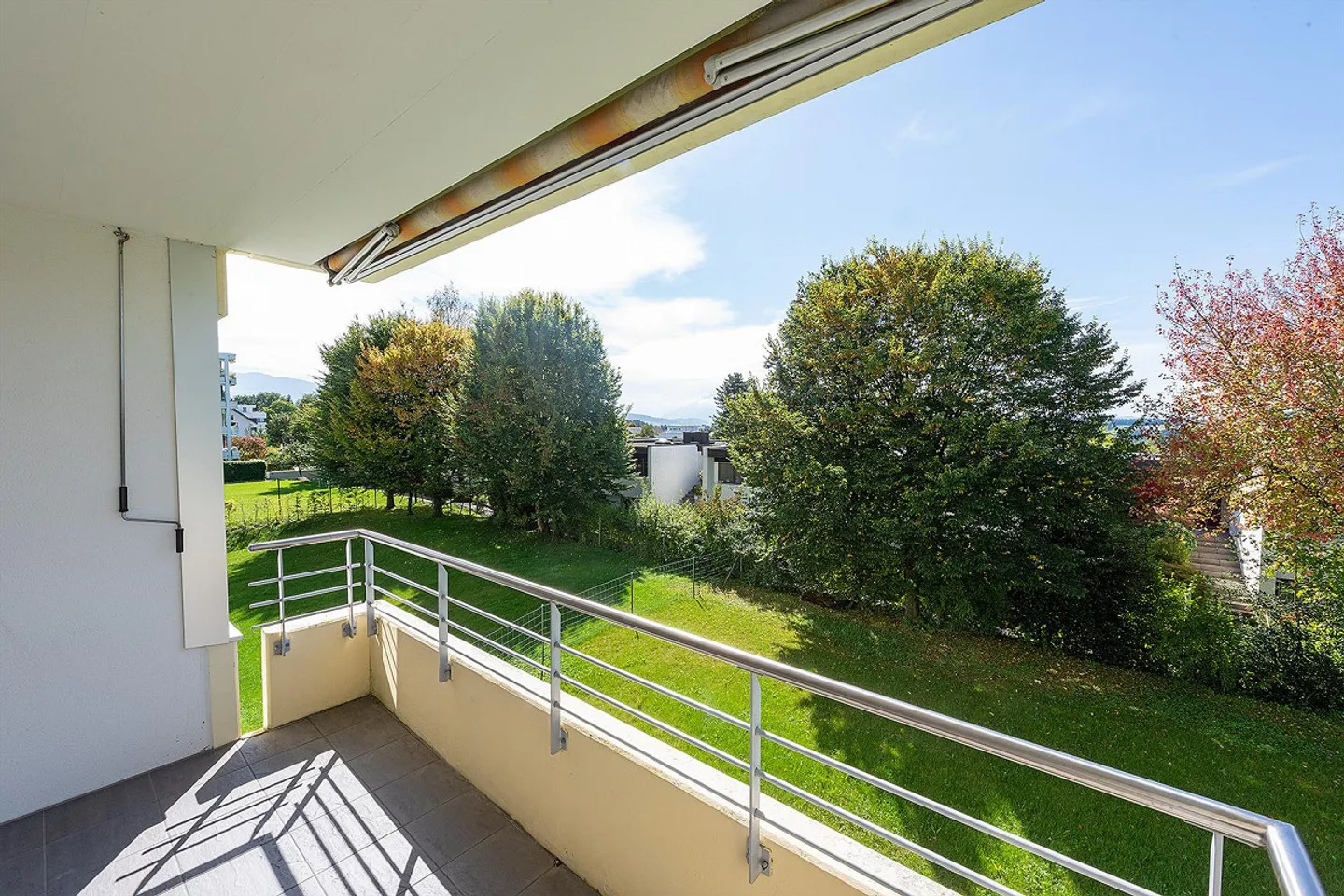 5.5-room apartment in a quiet location with a view - Photo 1 of 10
