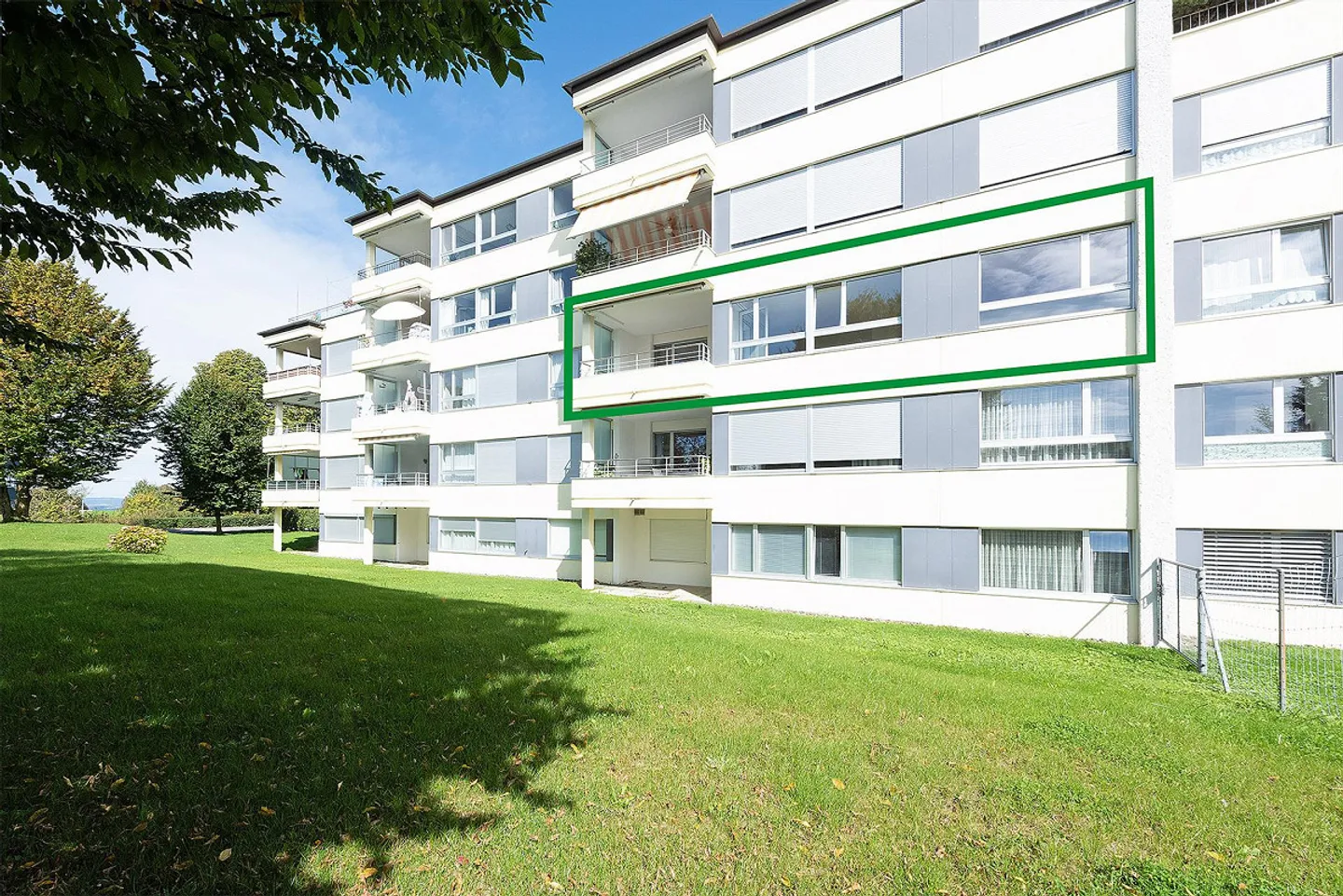 5.5-room apartment in a quiet location with a view - Photo 2 of 10