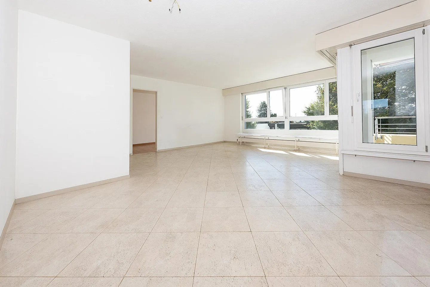 5.5-room apartment in a quiet location with a view - Photo 4 of 10